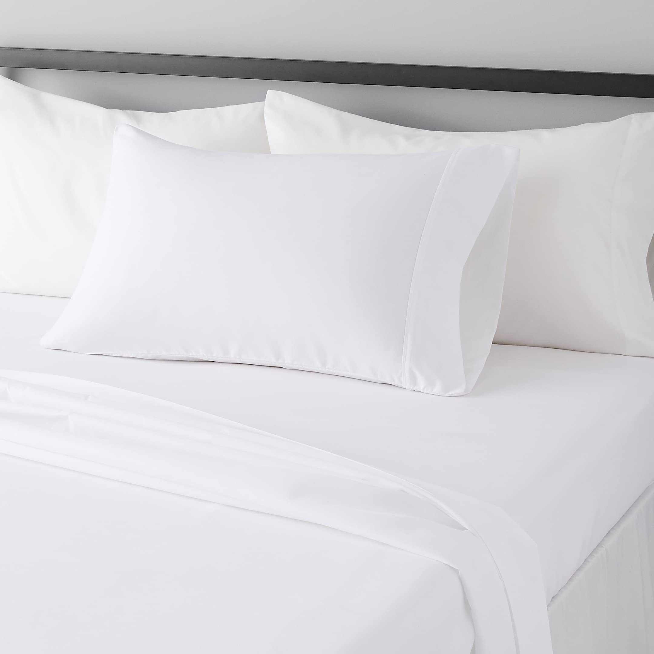Amazon Basics Breathable, Wrinkle Free Lightweight Microfiber 4-Piece Bed Sheet Set with 14-Inch Deep Pockets, Includes Comfortable Pillowcases, Queen, Peachy Coral, Solid