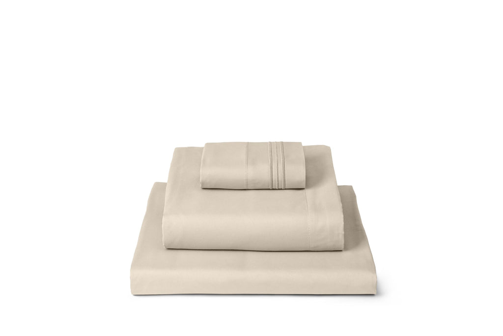 Mellanni Queen Sheets Set - 4 PC Iconic Collection Bedding - Hotel Luxury, Extra Soft, Cooling Bed Sheets - Wrinkle, Fade, Stain Resistant (Queen, White)