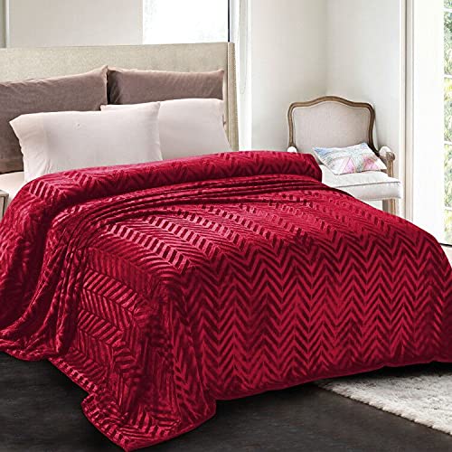 Whale Flotilla Flannel Fleece Throw Blanket for Couch Sofa Bed, Lightweight Breathable Soft Throws Plush Fluffy Chevron Design Decorative Blankets for All Season, 50x60 Inch, Coral