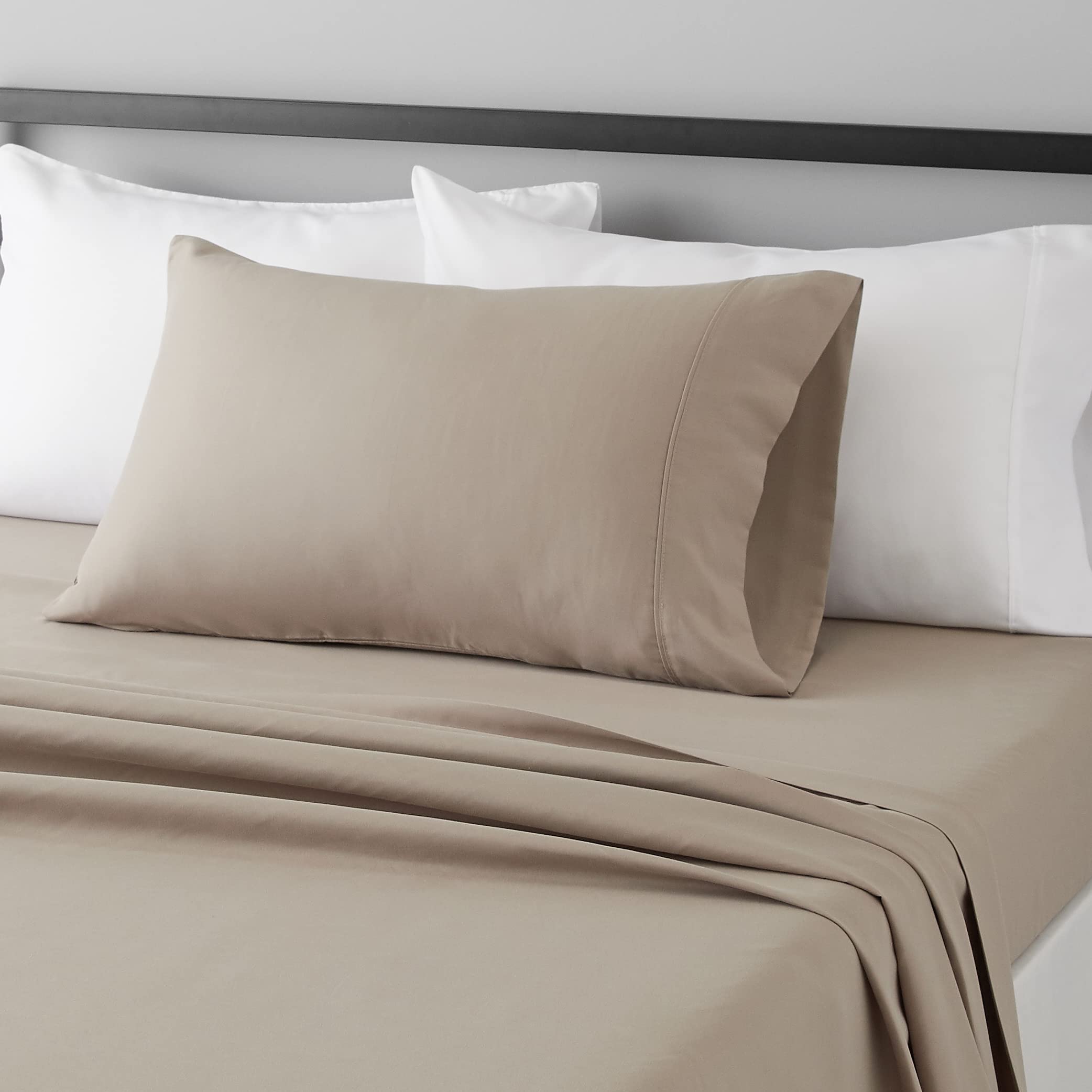 Amazon Basics Breathable, Wrinkle Free Lightweight Microfiber 4-Piece Bed Sheet Set with 14-Inch Deep Pockets, Includes Comfortable Pillowcases, Queen, Peachy Coral, Solid
