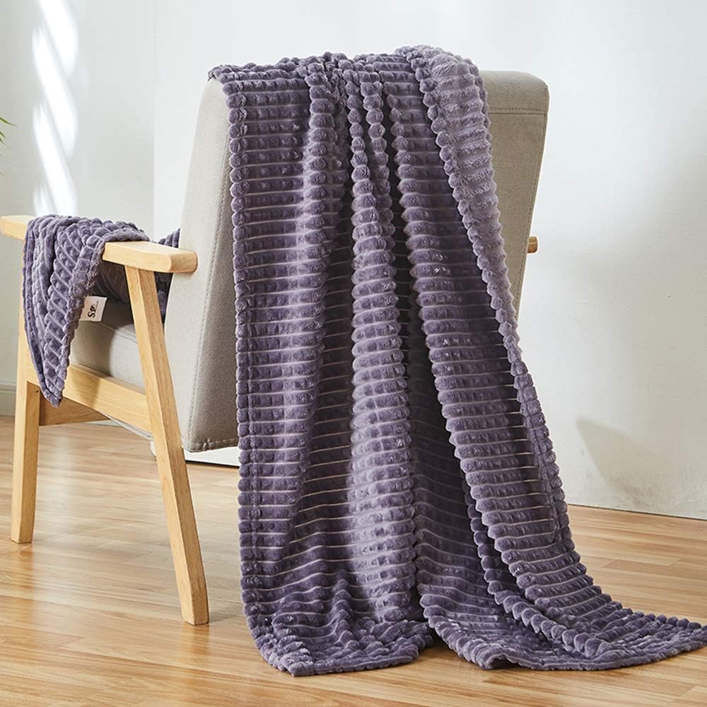 Simple&Opulence Coral Red Throw Blanket for Couch-Super Soft Fluffy Blankets for Women 50x70 Inches Cozy Lightweight Fleece Blanket for Home Decor