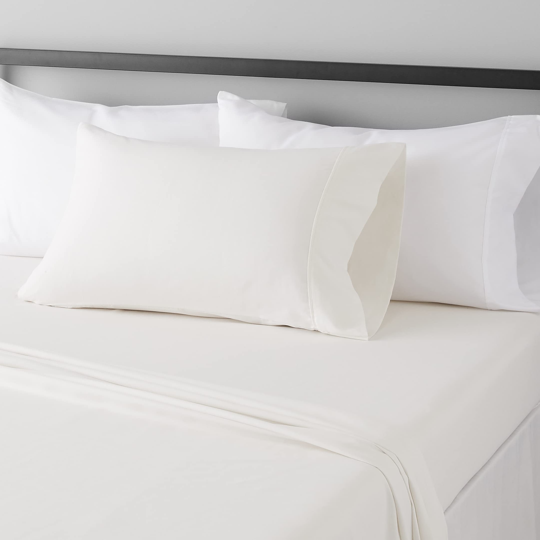 Amazon Basics Breathable, Wrinkle Free Lightweight Microfiber 4-Piece Bed Sheet Set with 14-Inch Deep Pockets, Includes Comfortable Pillowcases, Queen, Peachy Coral, Solid