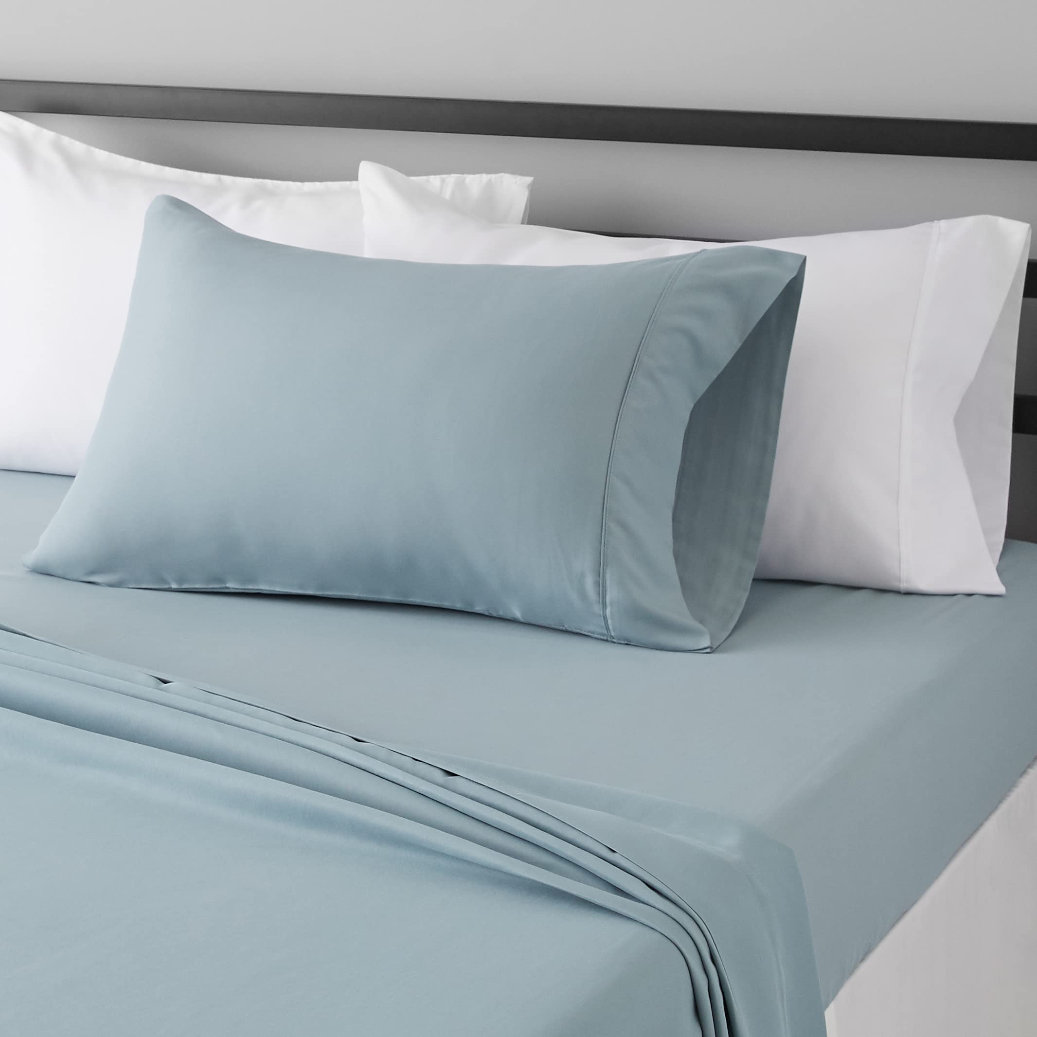 Amazon Basics Breathable, Wrinkle Free Lightweight Microfiber 4-Piece Bed Sheet Set with 14-Inch Deep Pockets, Includes Comfortable Pillowcases, Queen, Peachy Coral, Solid