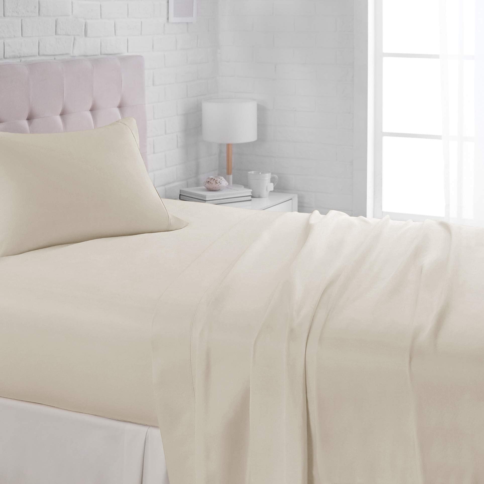 Amazon Basics Breathable, Wrinkle Free Lightweight Microfiber 4-Piece Bed Sheet Set with 14-Inch Deep Pockets, Includes Comfortable Pillowcases, Queen, Peachy Coral, Solid