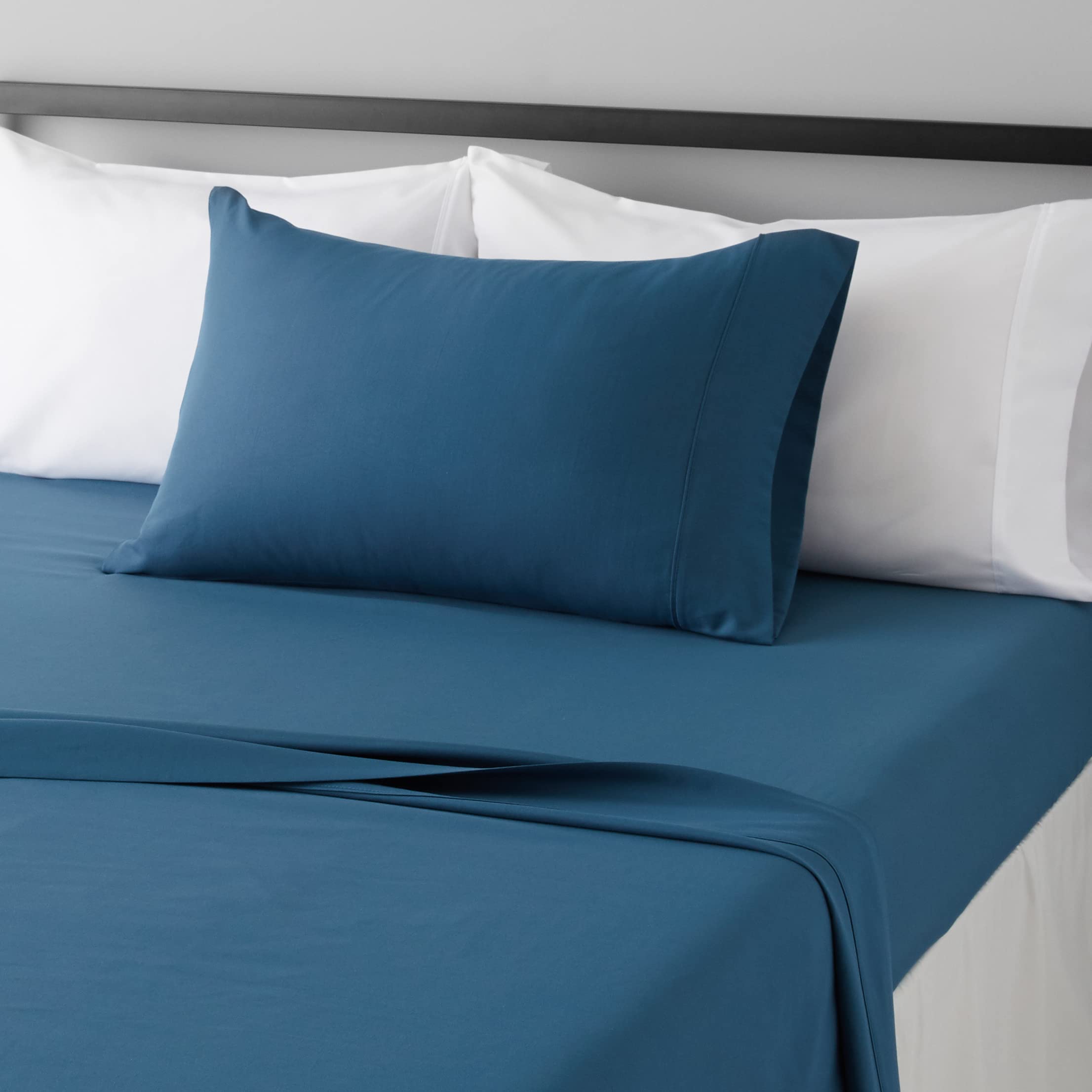 Amazon Basics Breathable, Wrinkle Free Lightweight Microfiber 4-Piece Bed Sheet Set with 14-Inch Deep Pockets, Includes Comfortable Pillowcases, Queen, Peachy Coral, Solid
