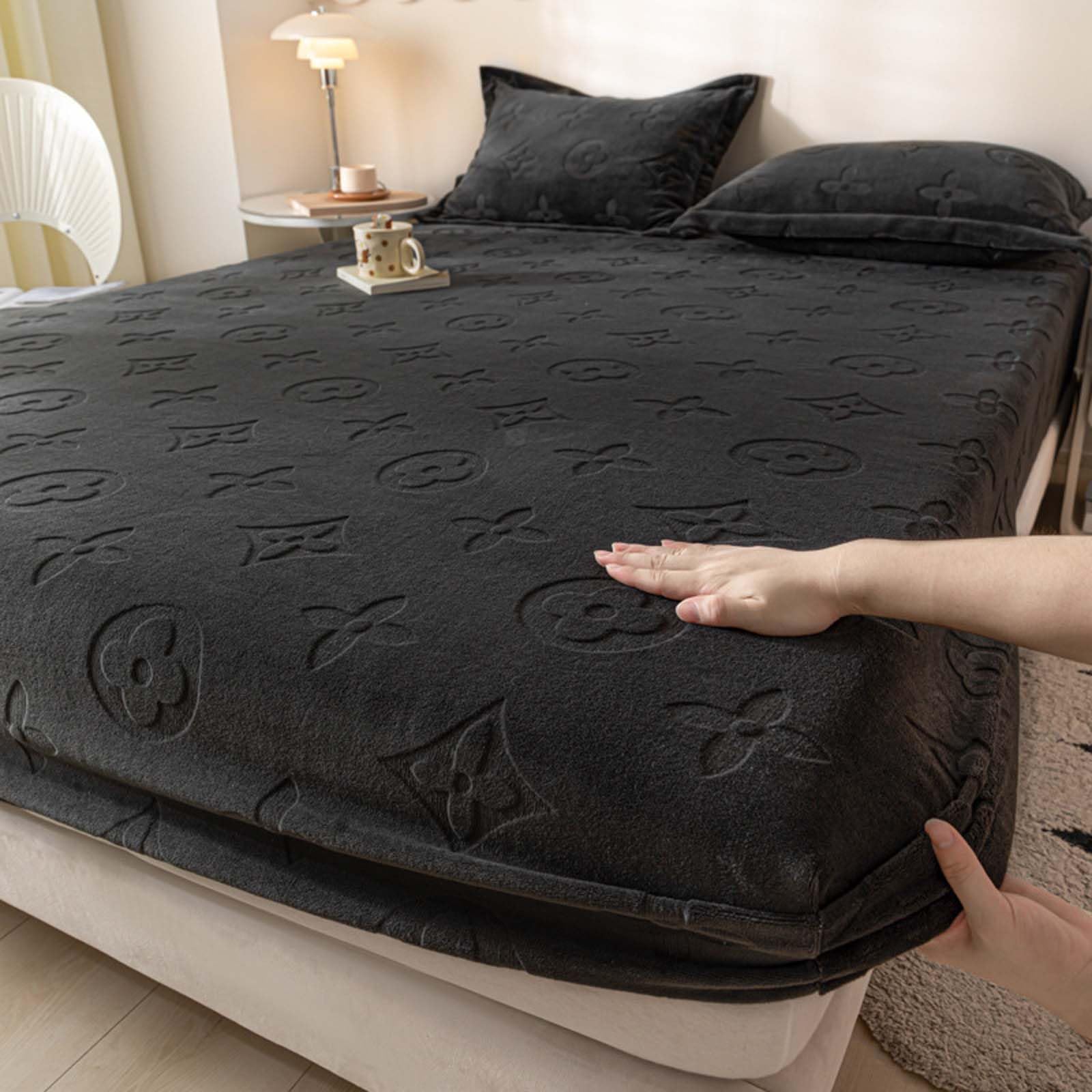 Velvet Fitted Sheet - Winter Plush Super Soft Thickened Coral Fleece Mattress Protector Cover, Ultra Cozy Thermal Bed Sheet for Cold Weather, Single Piece Queen/King Size