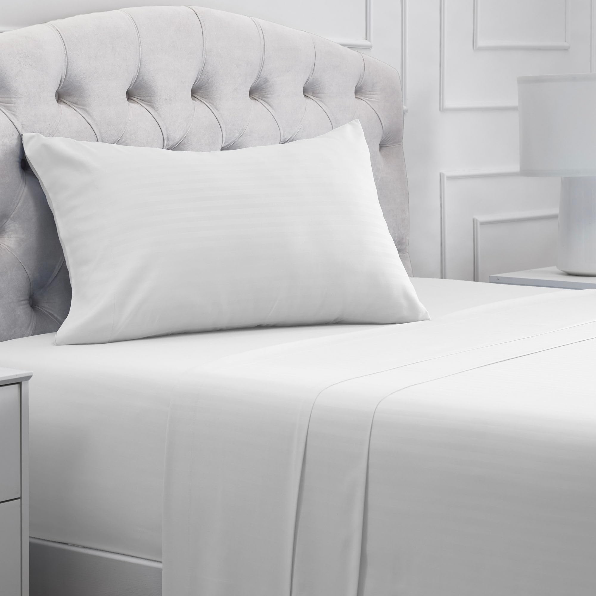 Mellanni Queen Sheets Set - 4 PC Iconic Collection Bedding - Hotel Luxury, Extra Soft, Cooling Bed Sheets - Wrinkle, Fade, Stain Resistant (Queen, White)