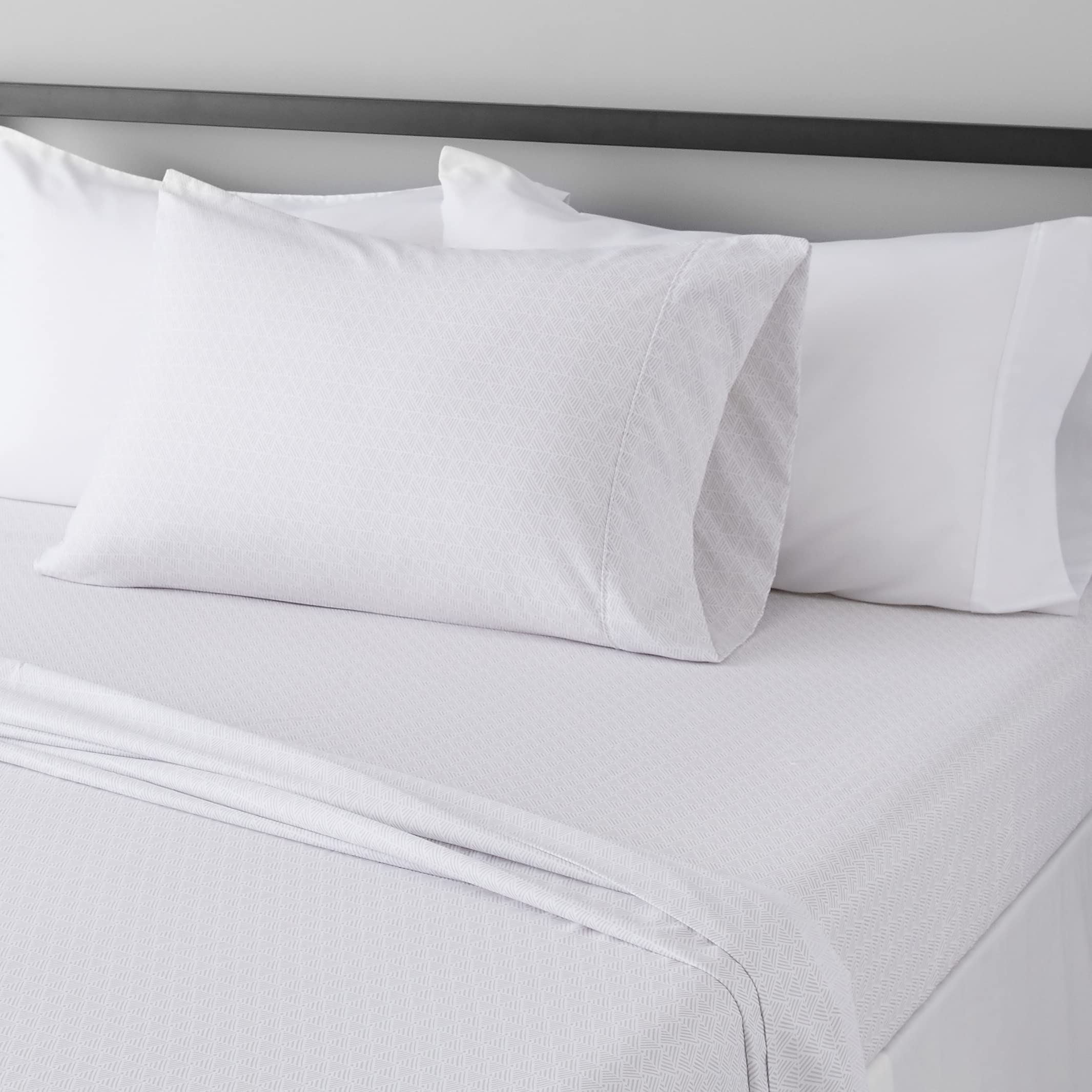 Amazon Basics Breathable, Wrinkle Free Lightweight Microfiber 4-Piece Bed Sheet Set with 14-Inch Deep Pockets, Includes Comfortable Pillowcases, Queen, Peachy Coral, Solid