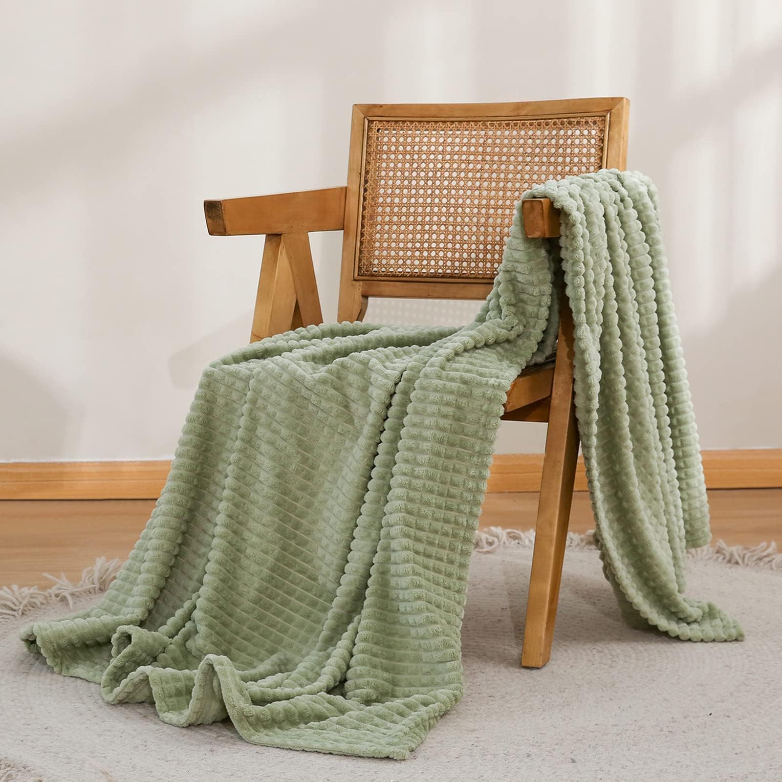 Simple&Opulence Coral Red Throw Blanket for Couch-Super Soft Fluffy Blankets for Women 50x70 Inches Cozy Lightweight Fleece Blanket for Home Decor
