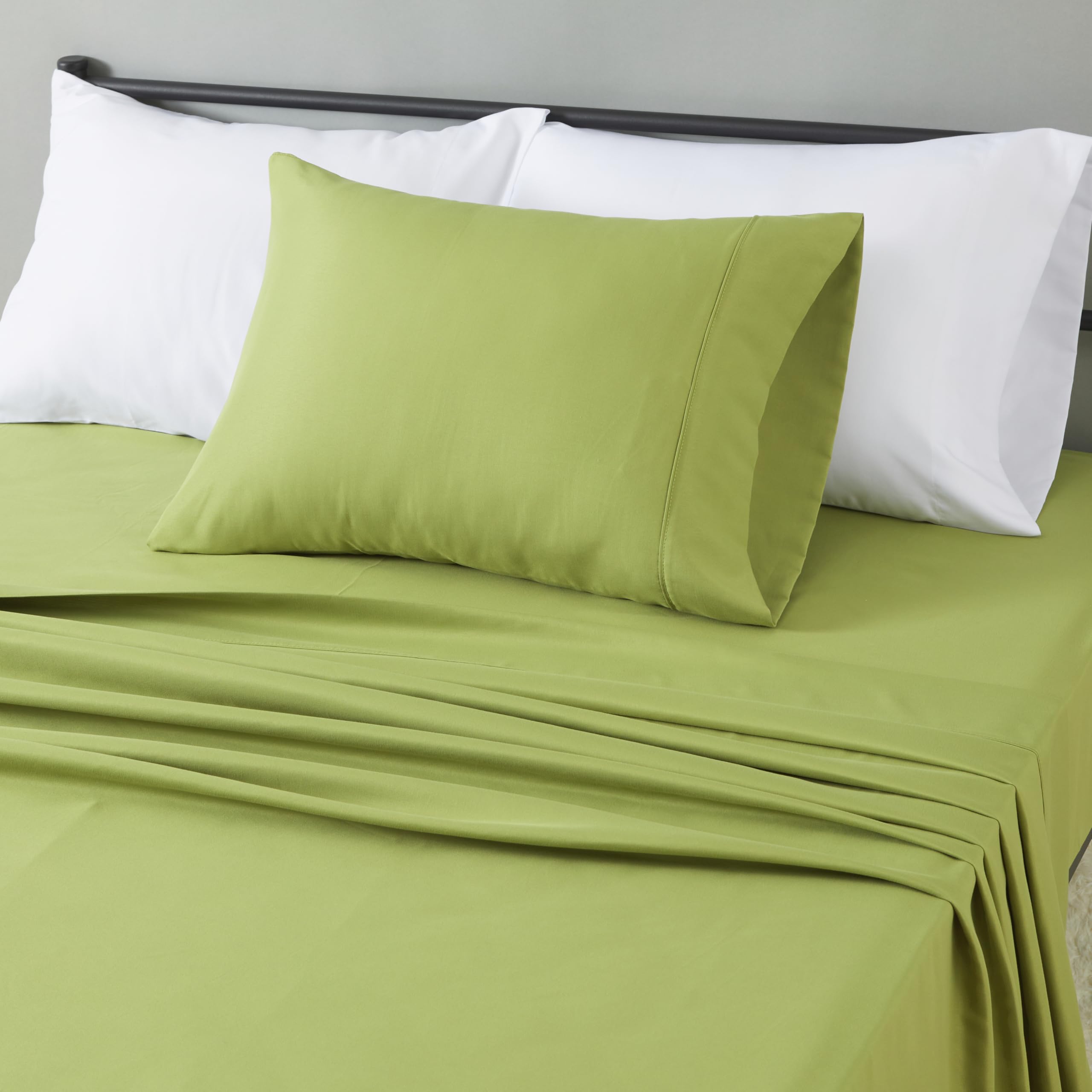 Amazon Basics Breathable, Wrinkle Free Lightweight Microfiber 4-Piece Bed Sheet Set with 14-Inch Deep Pockets, Includes Comfortable Pillowcases, Queen, Peachy Coral, Solid