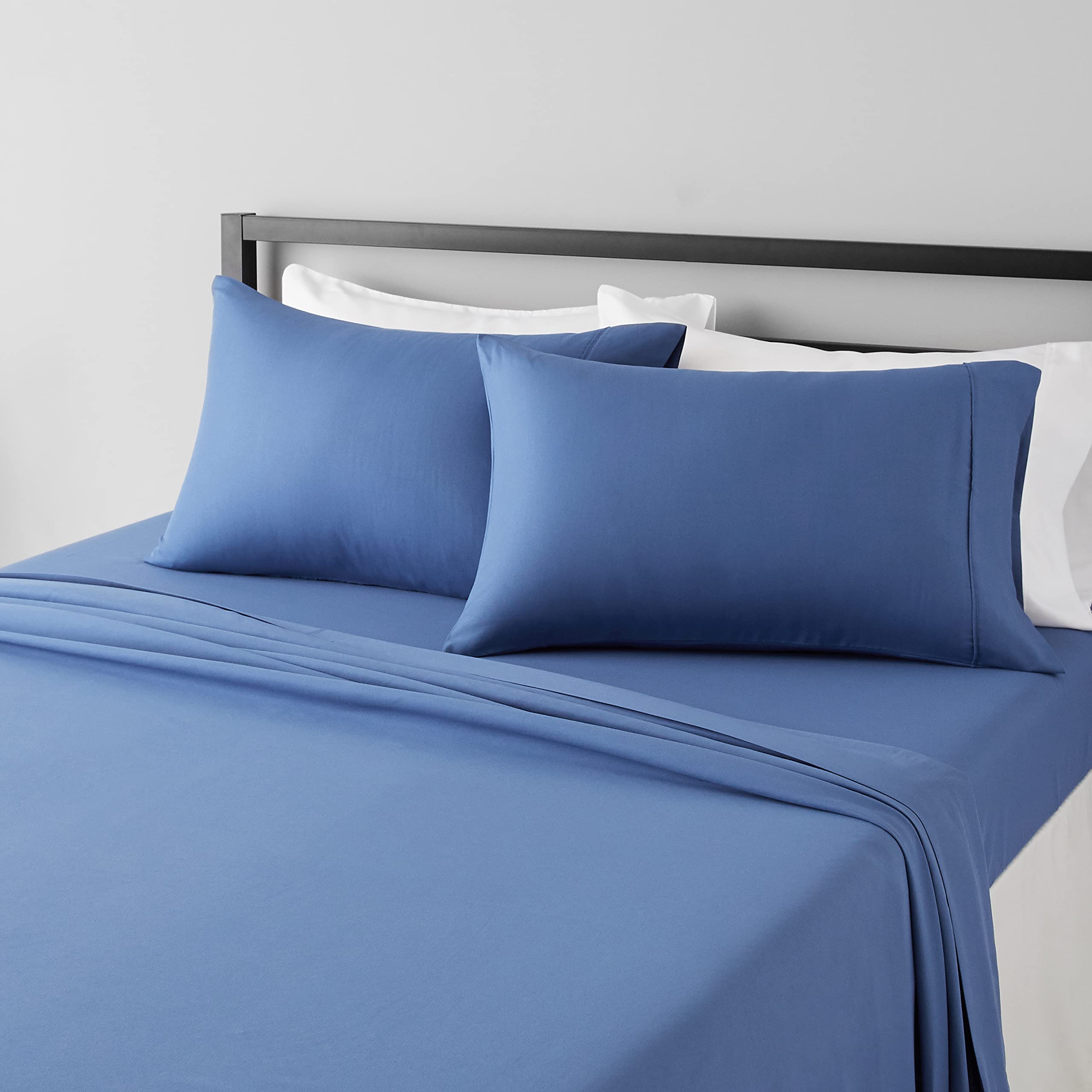 Amazon Basics Breathable, Wrinkle Free Lightweight Microfiber 4-Piece Bed Sheet Set with 14-Inch Deep Pockets, Includes Comfortable Pillowcases, Queen, Peachy Coral, Solid