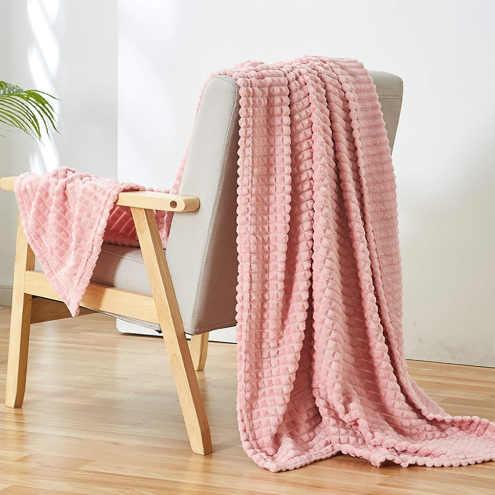 Simple&Opulence Coral Red Throw Blanket for Couch-Super Soft Fluffy Blankets for Women 50x70 Inches Cozy Lightweight Fleece Blanket for Home Decor