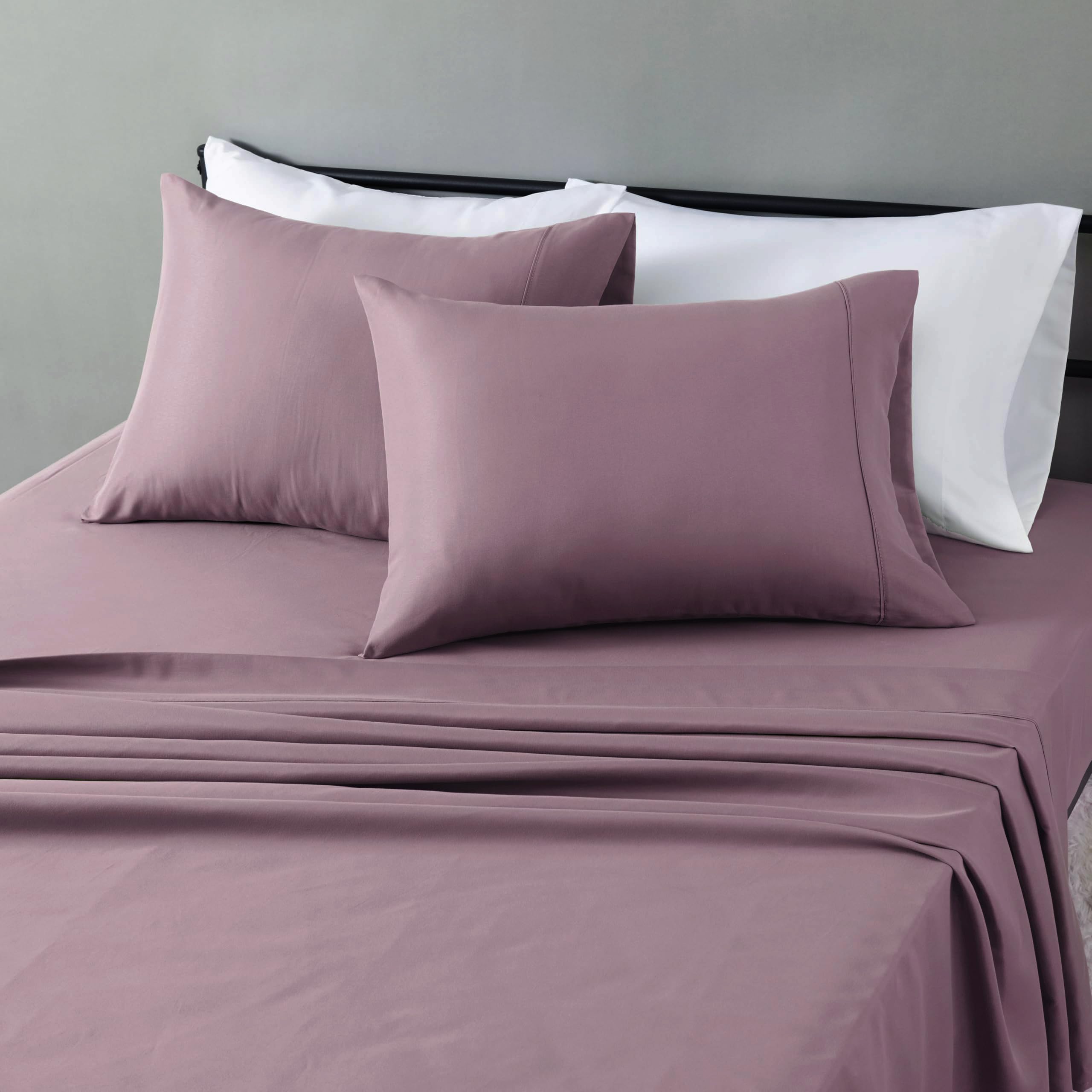 Amazon Basics Breathable, Wrinkle Free Lightweight Microfiber 4-Piece Bed Sheet Set with 14-Inch Deep Pockets, Includes Comfortable Pillowcases, Queen, Peachy Coral, Solid