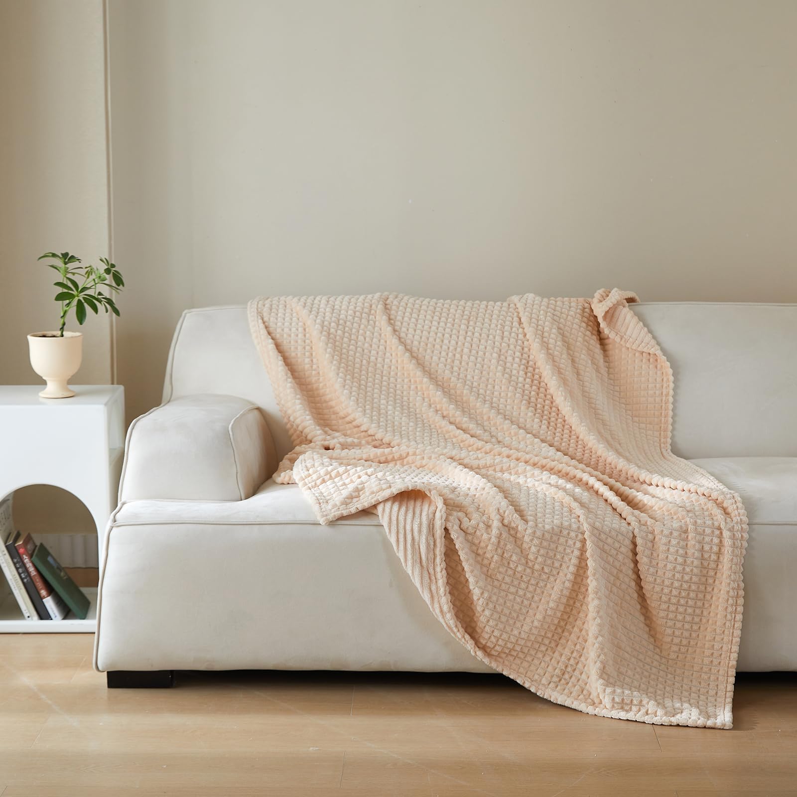 Simple&Opulence Coral Red Throw Blanket for Couch-Super Soft Fluffy Blankets for Women 50x70 Inches Cozy Lightweight Fleece Blanket for Home Decor