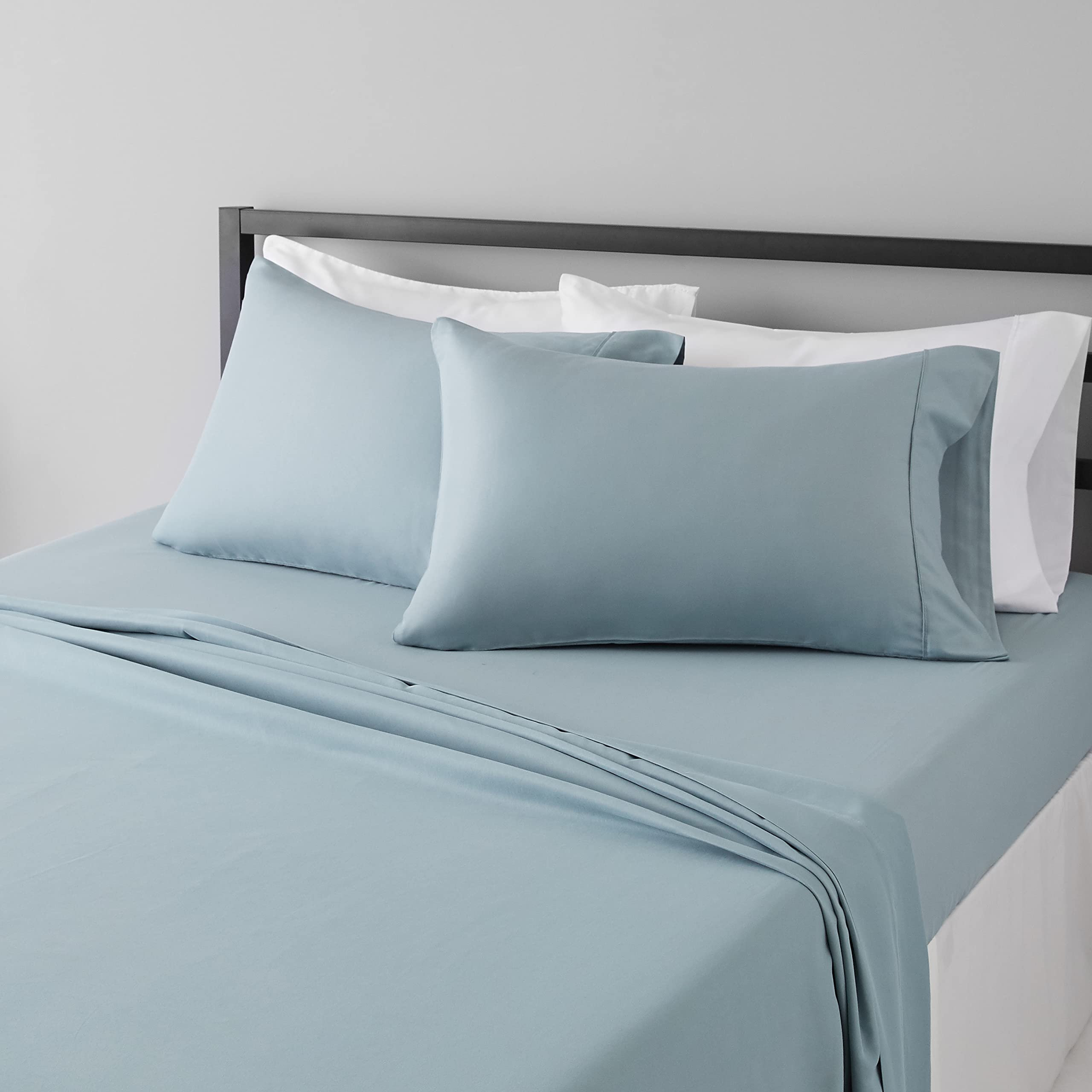 Amazon Basics Breathable, Wrinkle Free Lightweight Microfiber 4-Piece Bed Sheet Set with 14-Inch Deep Pockets, Includes Comfortable Pillowcases, Queen, Peachy Coral, Solid