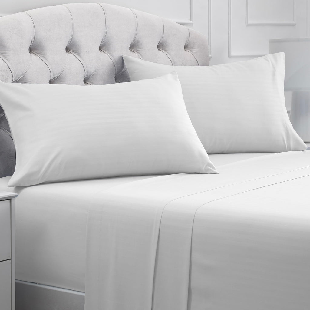 Mellanni Queen Sheets Set - 4 PC Iconic Collection Bedding - Hotel Luxury, Extra Soft, Cooling Bed Sheets - Wrinkle, Fade, Stain Resistant (Queen, White)