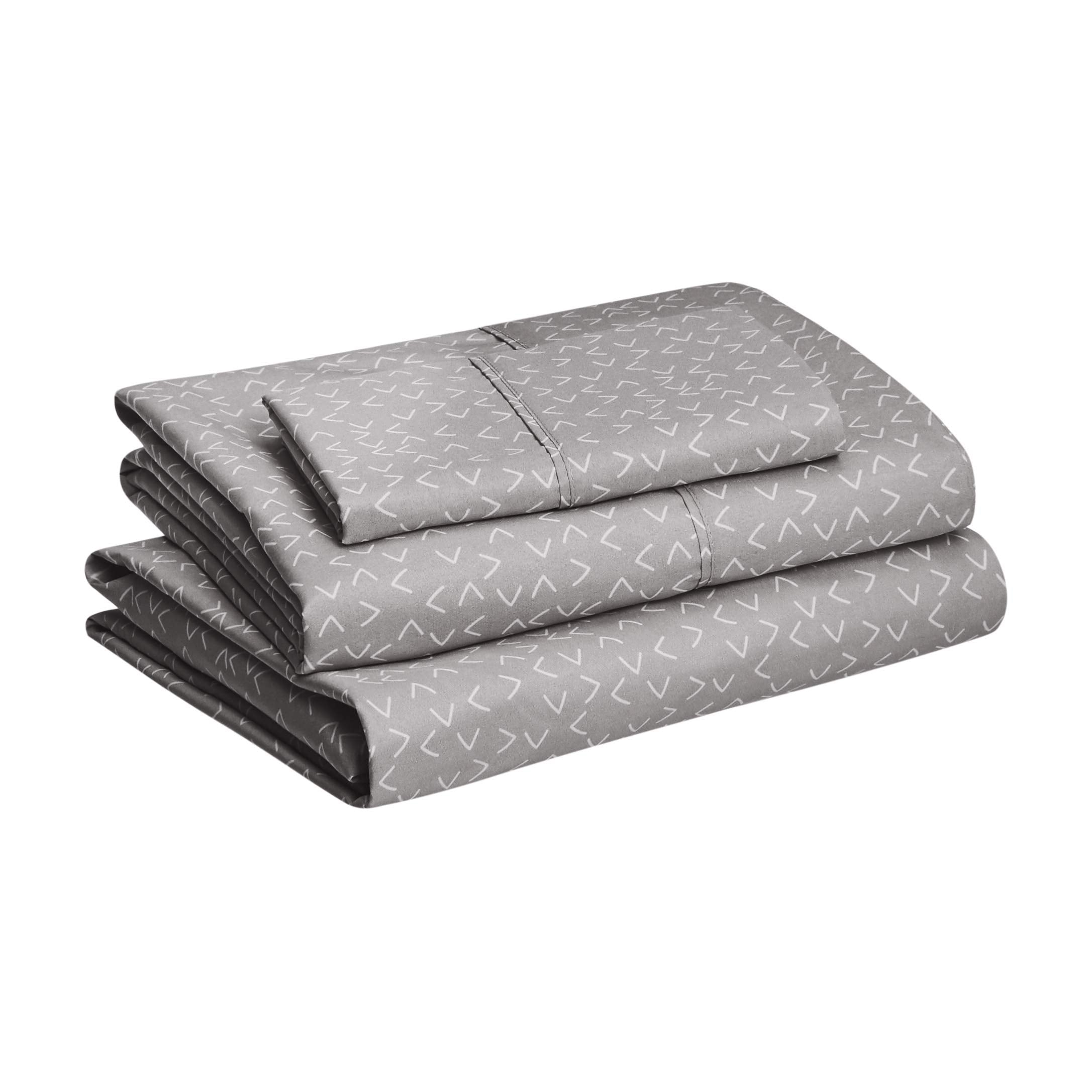 Amazon Basics Breathable, Wrinkle Free Lightweight Microfiber 4-Piece Bed Sheet Set with 14-Inch Deep Pockets, Includes Comfortable Pillowcases, Queen, Peachy Coral, Solid