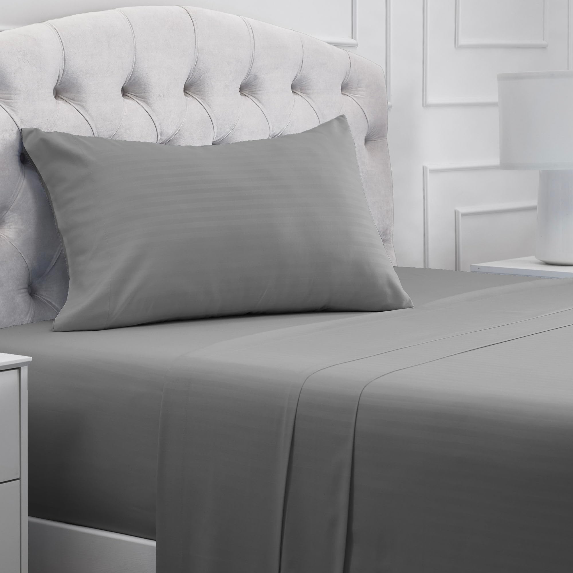 Mellanni Queen Sheets Set - 4 PC Iconic Collection Bedding - Hotel Luxury, Extra Soft, Cooling Bed Sheets - Wrinkle, Fade, Stain Resistant (Queen, White)