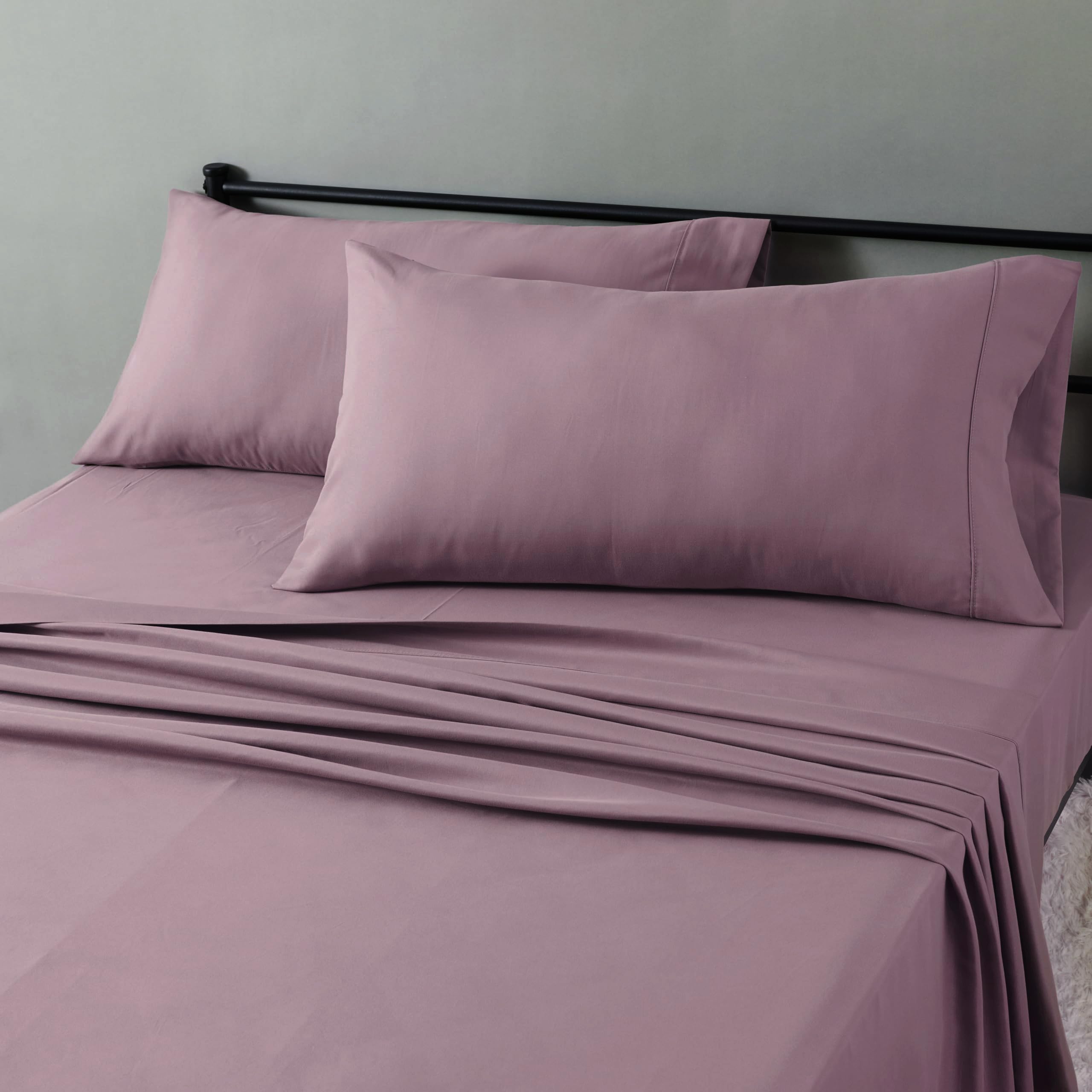 Amazon Basics Breathable, Wrinkle Free Lightweight Microfiber 4-Piece Bed Sheet Set with 14-Inch Deep Pockets, Includes Comfortable Pillowcases, Queen, Peachy Coral, Solid