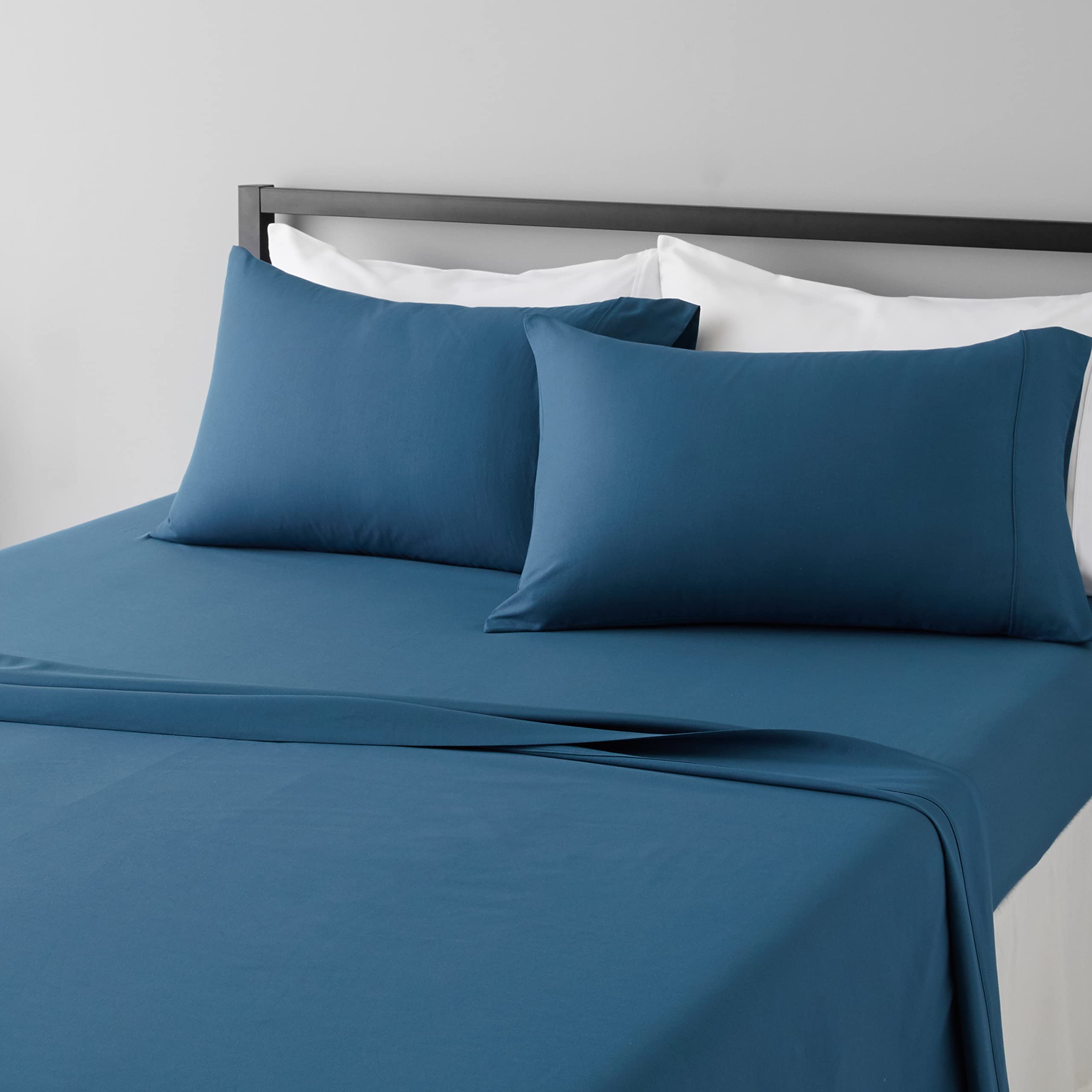 Amazon Basics Breathable, Wrinkle Free Lightweight Microfiber 4-Piece Bed Sheet Set with 14-Inch Deep Pockets, Includes Comfortable Pillowcases, Queen, Peachy Coral, Solid