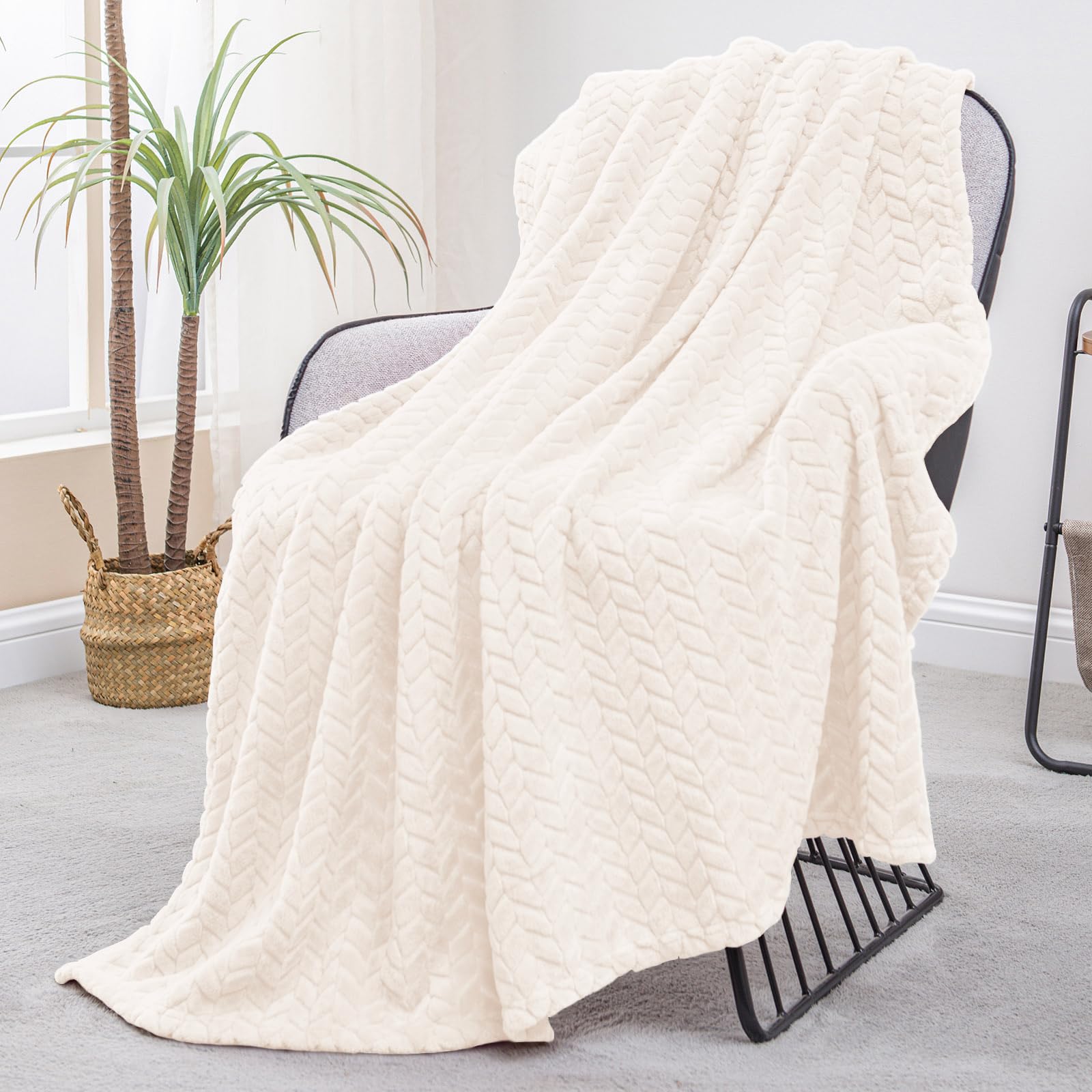 Exclusivo Mezcla Fleece Throw Blanket for Couch Sofa Bedroom, Soft Fuzzy Plush Warm Lightweight Jacquard Flannel Throws for Women, 50x70 Inches, Pink