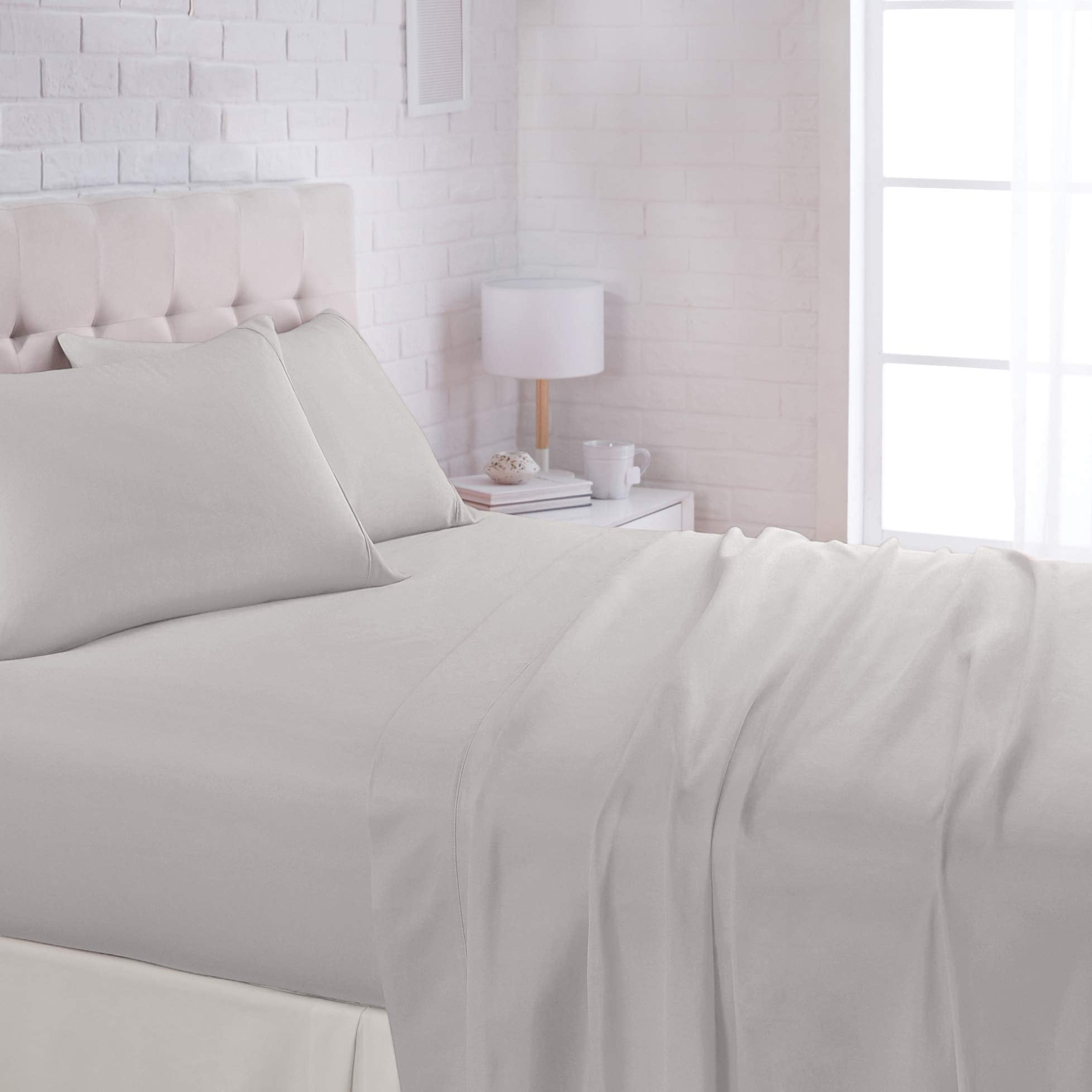 Amazon Basics Breathable, Wrinkle Free Lightweight Microfiber 4-Piece Bed Sheet Set with 14-Inch Deep Pockets, Includes Comfortable Pillowcases, Queen, Peachy Coral, Solid