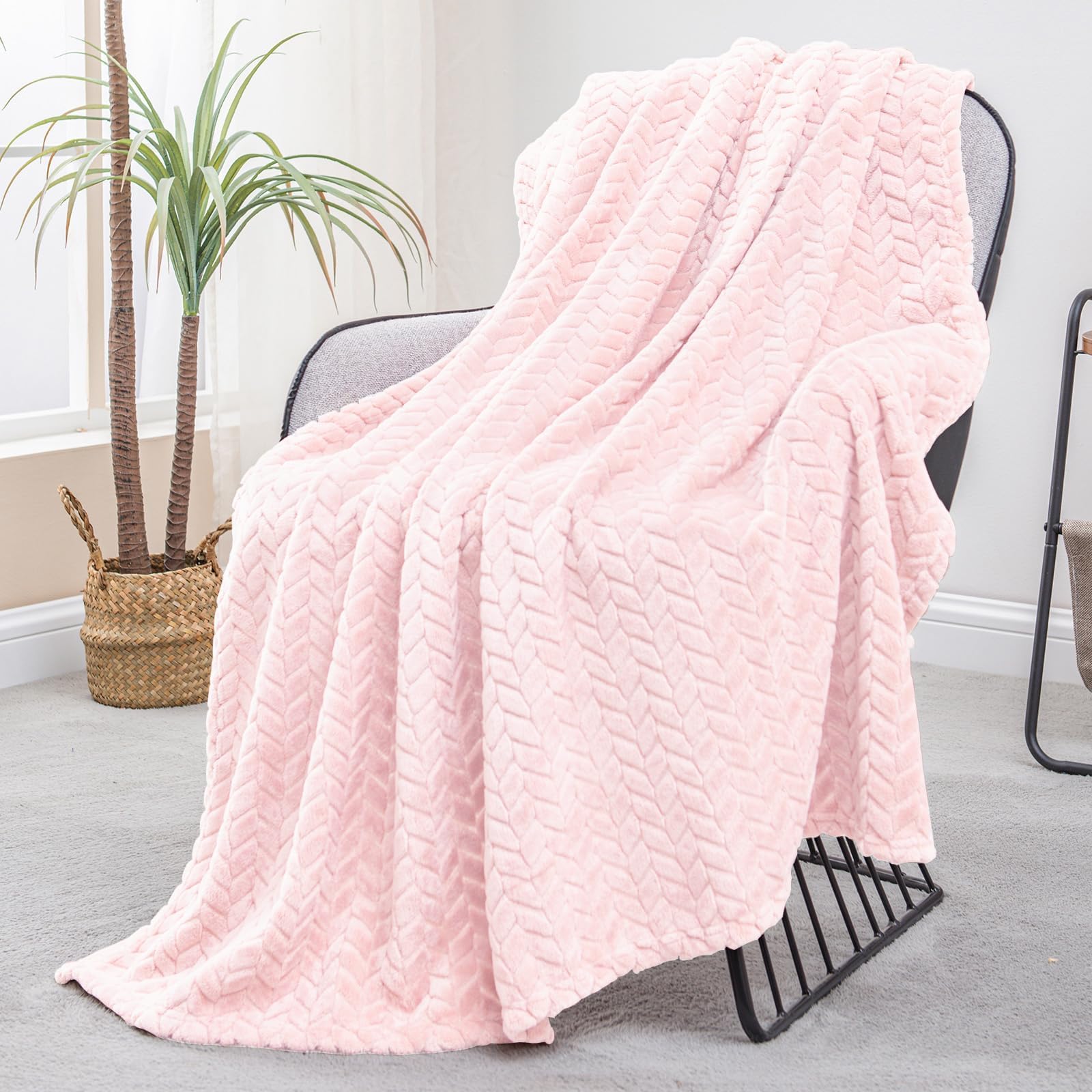 Exclusivo Mezcla Fleece Throw Blanket for Couch Sofa Bedroom, Soft Fuzzy Plush Warm Lightweight Jacquard Flannel Throws for Women, 50x70 Inches, Pink