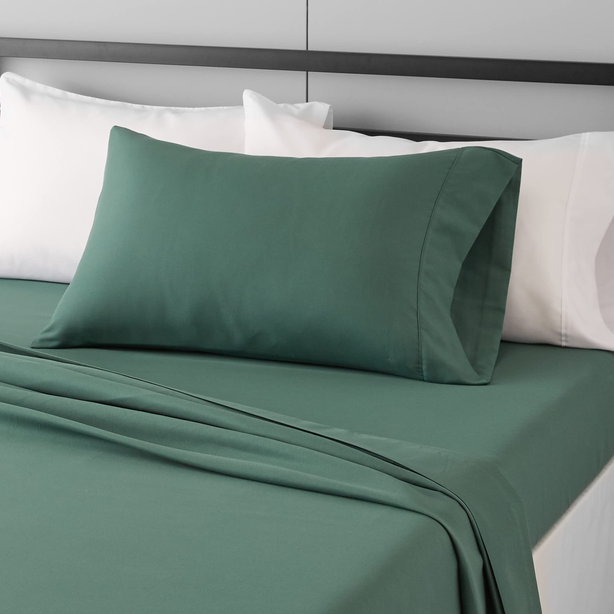 Amazon Basics Breathable, Wrinkle Free Lightweight Microfiber 4-Piece Bed Sheet Set with 14-Inch Deep Pockets, Includes Comfortable Pillowcases, Queen, Peachy Coral, Solid