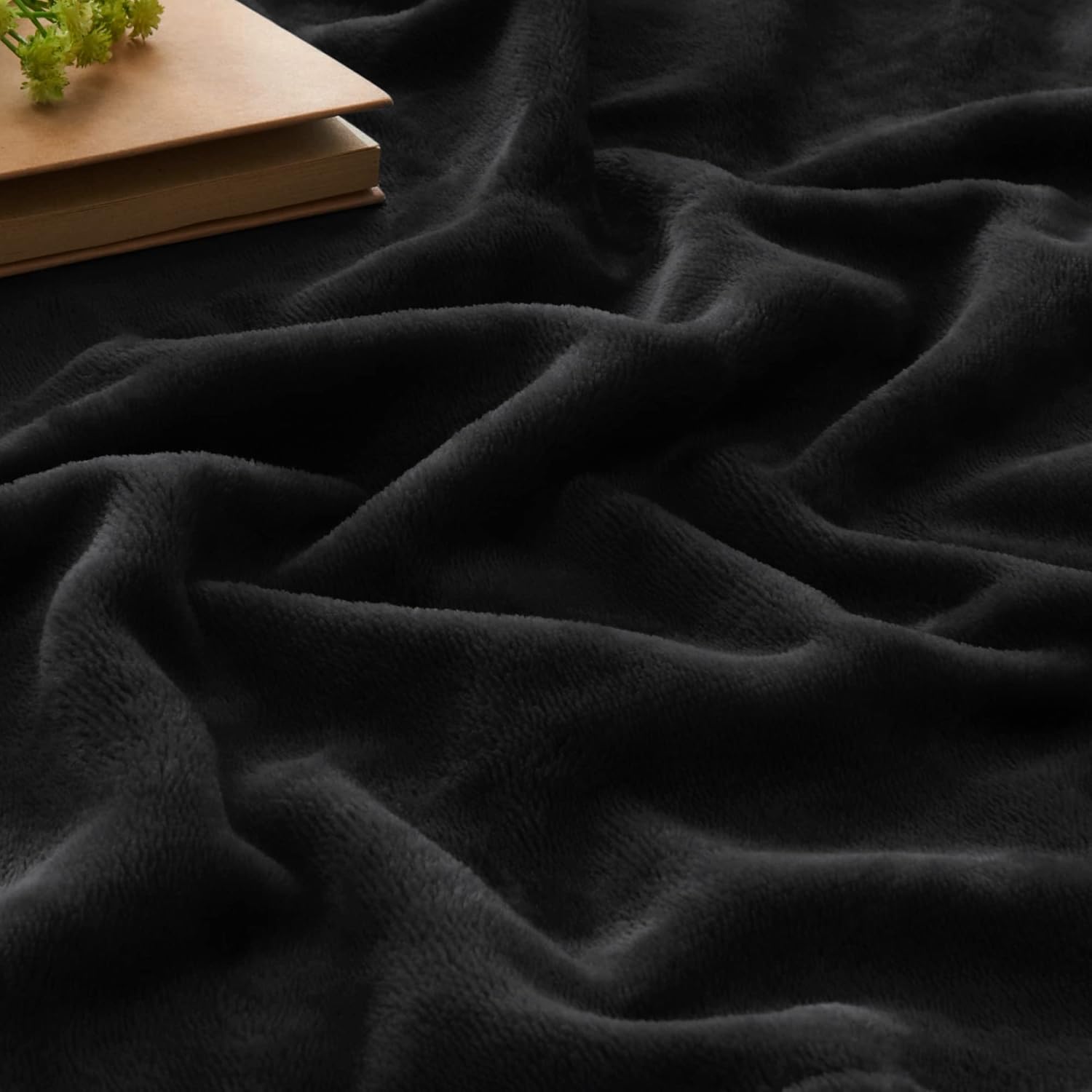 BEDELITE Fleece Blanket Black Throw Blankets for Couch & Bed, Luxury Plush Cozy Fuzzy Blanket 50x60 inches, Super Soft Warm Lightweight Throw Blanket for Travel Camping