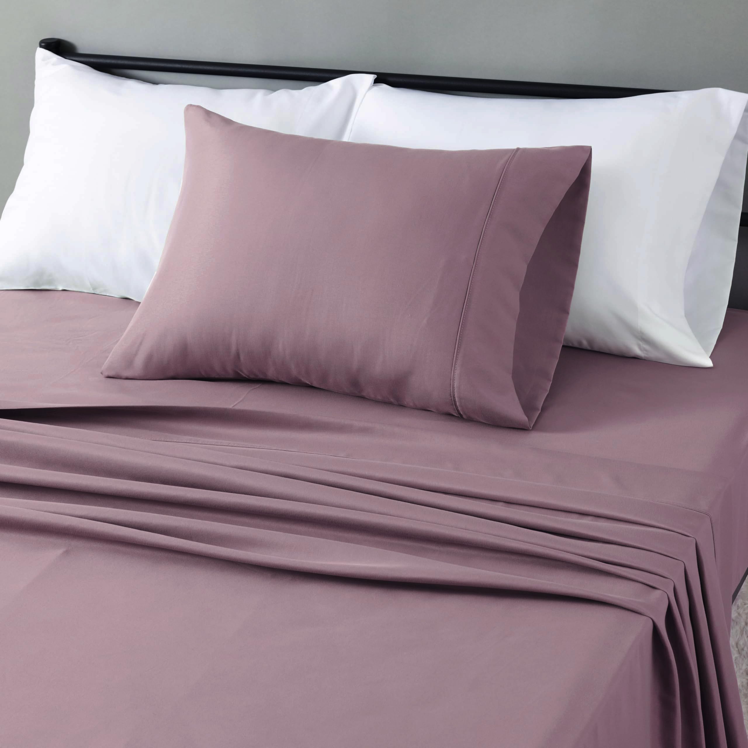 Amazon Basics Breathable, Wrinkle Free Lightweight Microfiber 4-Piece Bed Sheet Set with 14-Inch Deep Pockets, Includes Comfortable Pillowcases, Queen, Peachy Coral, Solid