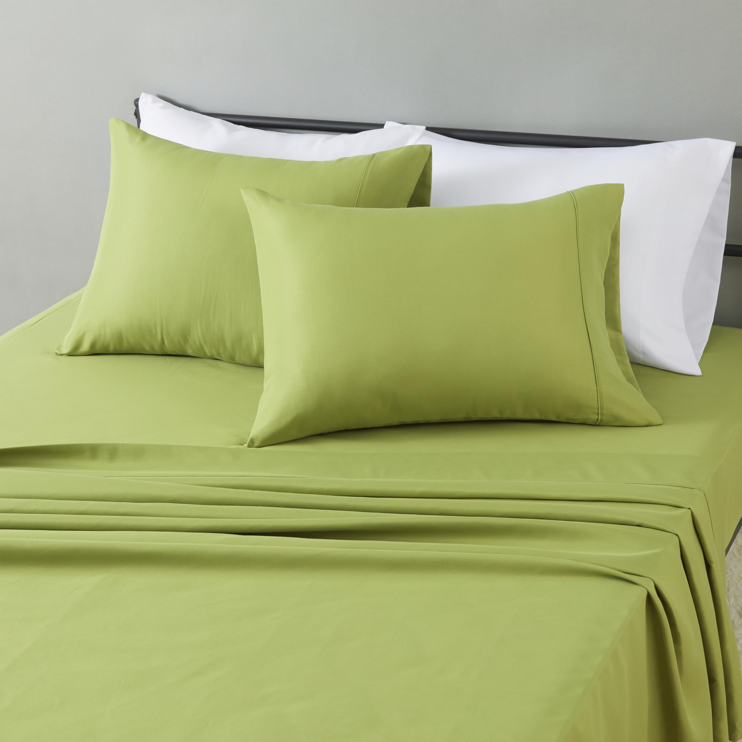 Amazon Basics Breathable, Wrinkle Free Lightweight Microfiber 4-Piece Bed Sheet Set with 14-Inch Deep Pockets, Includes Comfortable Pillowcases, Queen, Peachy Coral, Solid