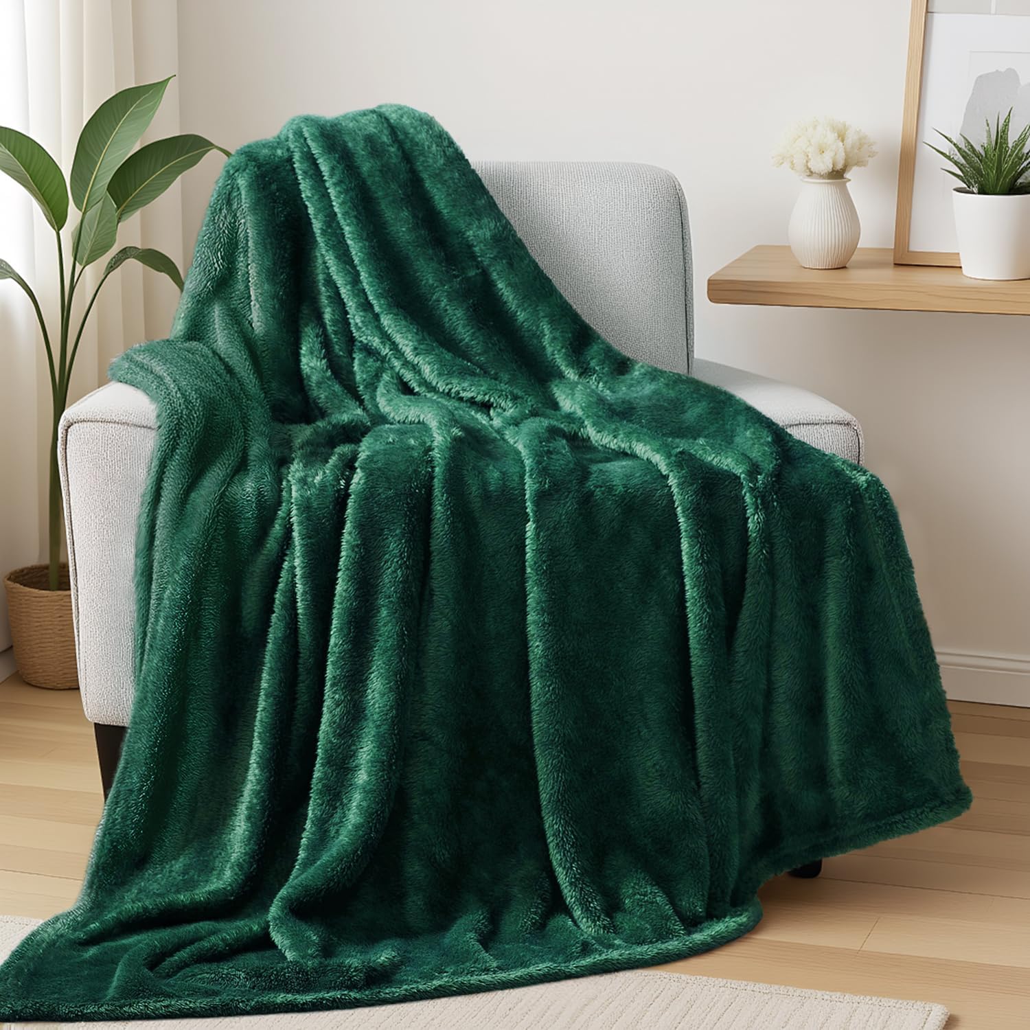 Exclusivo Mezcla Plush Fuzzy Fleece Throw Blanket Extra Large, Super Soft, Fluffy and Warm Blankets for Couch, Bed, All Season Use (50x70 Inches, Pink)