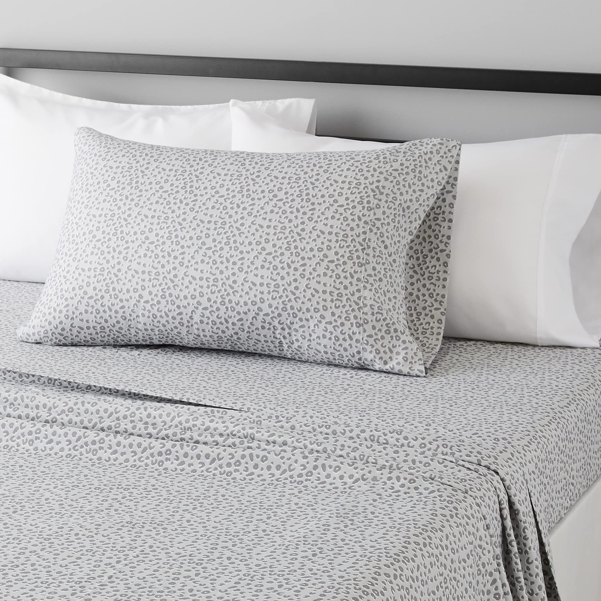 Amazon Basics Breathable, Wrinkle Free Lightweight Microfiber 4-Piece Bed Sheet Set with 14-Inch Deep Pockets, Includes Comfortable Pillowcases, Queen, Peachy Coral, Solid