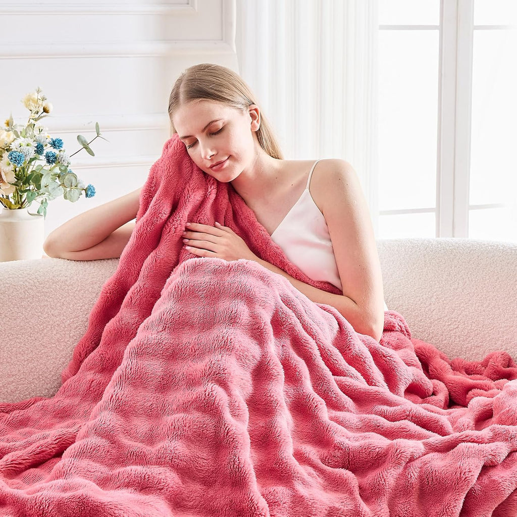 Wajade Soft Fleece Throw Blanket for Couch, 60x80 Inches 3D Bubble Decorative Cozy Fuzzy Flannel Blanket, Lightweight Warm Blanket for Bed Office, Coral Pink