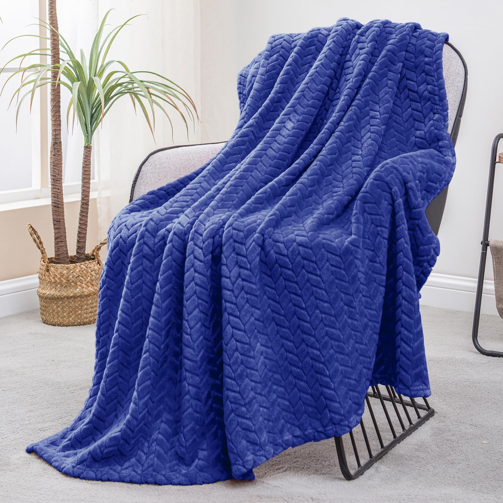 Exclusivo Mezcla Fleece Throw Blanket for Couch Sofa Bedroom, Soft Fuzzy Plush Warm Lightweight Jacquard Flannel Throws for Women, 50x70 Inches, Pink