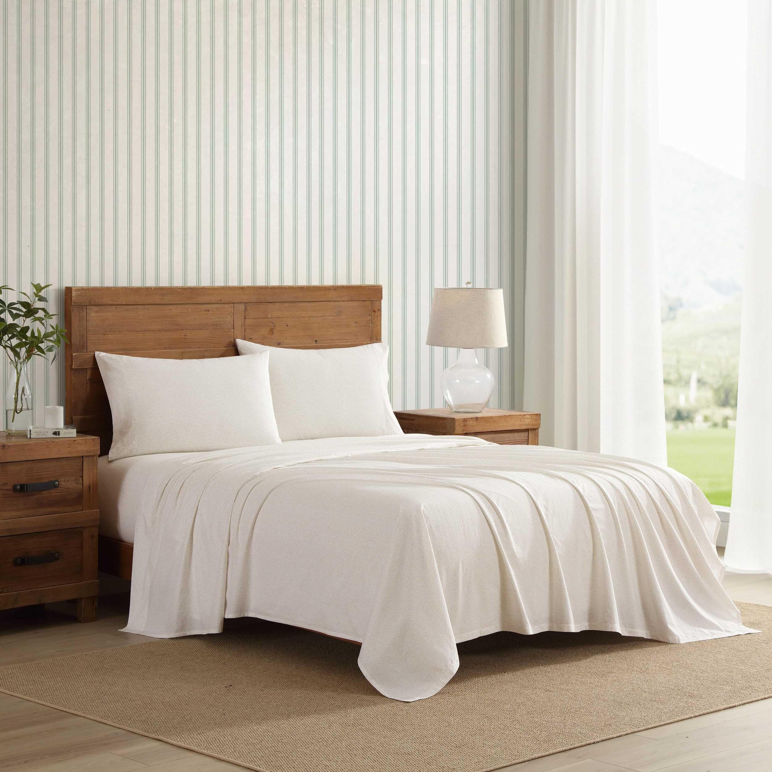 Laura Ashley - Queen Sheet Set, Crisp & Cool Sheets w/a Naturally Smooth Cotton Percale Feel, Deep Pocket, Bed Sheets with Matching Pillowcases & Fitted Sheet (Francesca Blue)