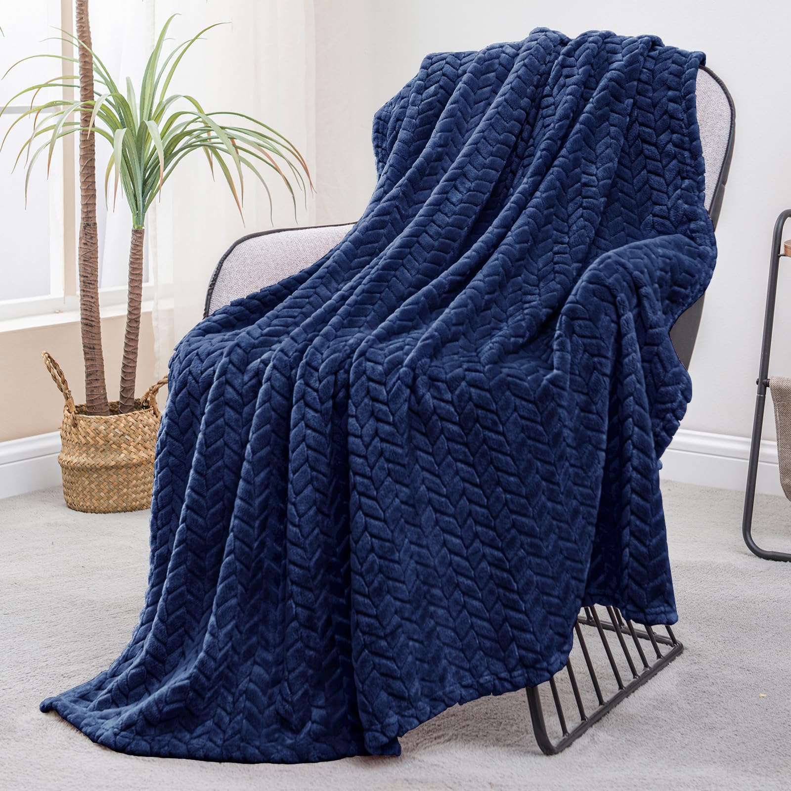 Exclusivo Mezcla Fleece Throw Blanket for Couch Sofa Bedroom, Soft Fuzzy Plush Warm Lightweight Jacquard Flannel Throws for Women, 50x70 Inches, Pink