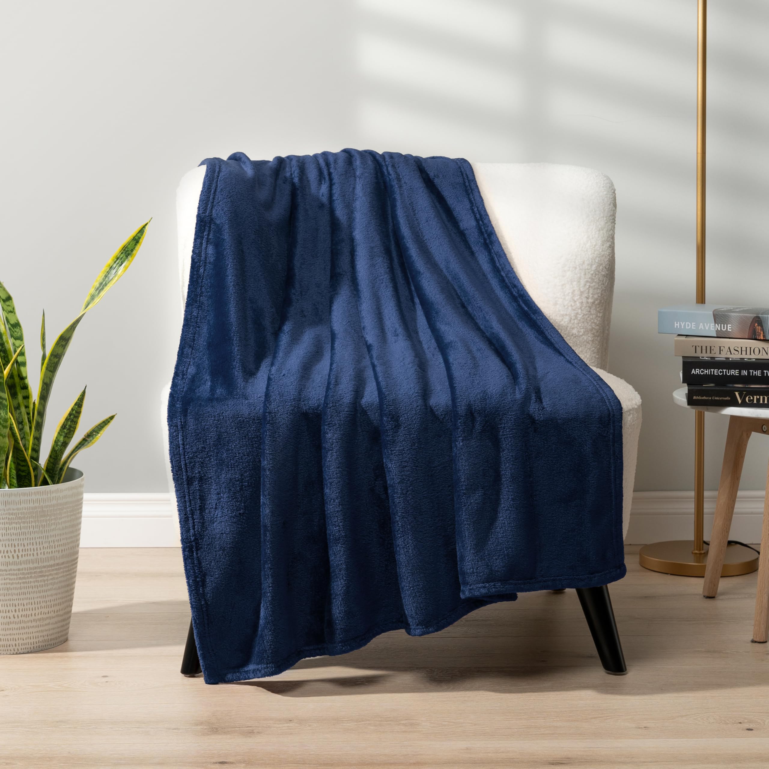 PAVILIA Orange Fleece Throw Blanket for Couch, Coral Peach Soft Fuzzy Fall Flannel Throw for Sofa, Luxury Plush Microfiber Bed Blanket, Cozy Home Halloween Velvet Gift Blanket, 50x60