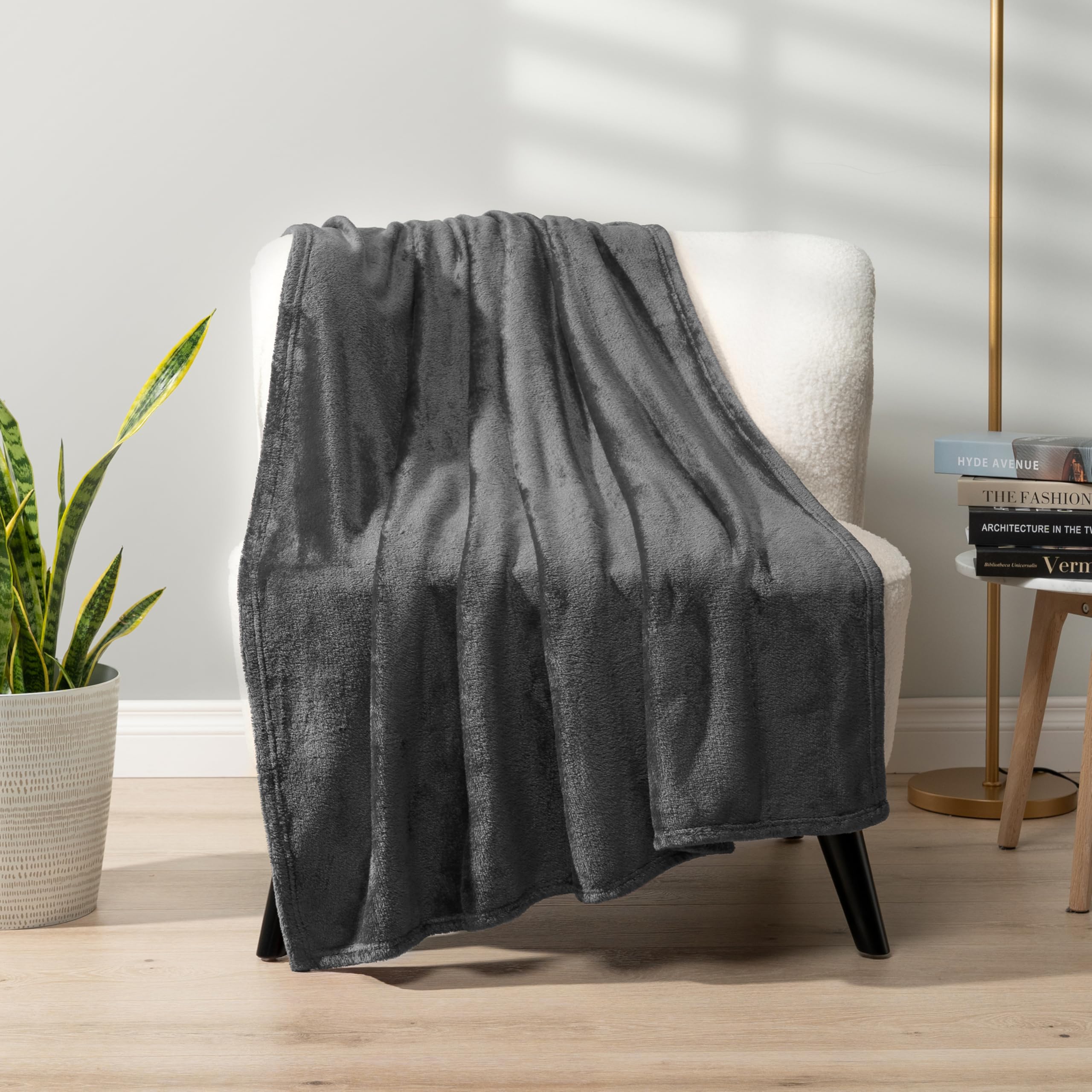 PAVILIA Orange Fleece Throw Blanket for Couch, Coral Peach Soft Fuzzy Fall Flannel Throw for Sofa, Luxury Plush Microfiber Bed Blanket, Cozy Home Halloween Velvet Gift Blanket, 50x60
