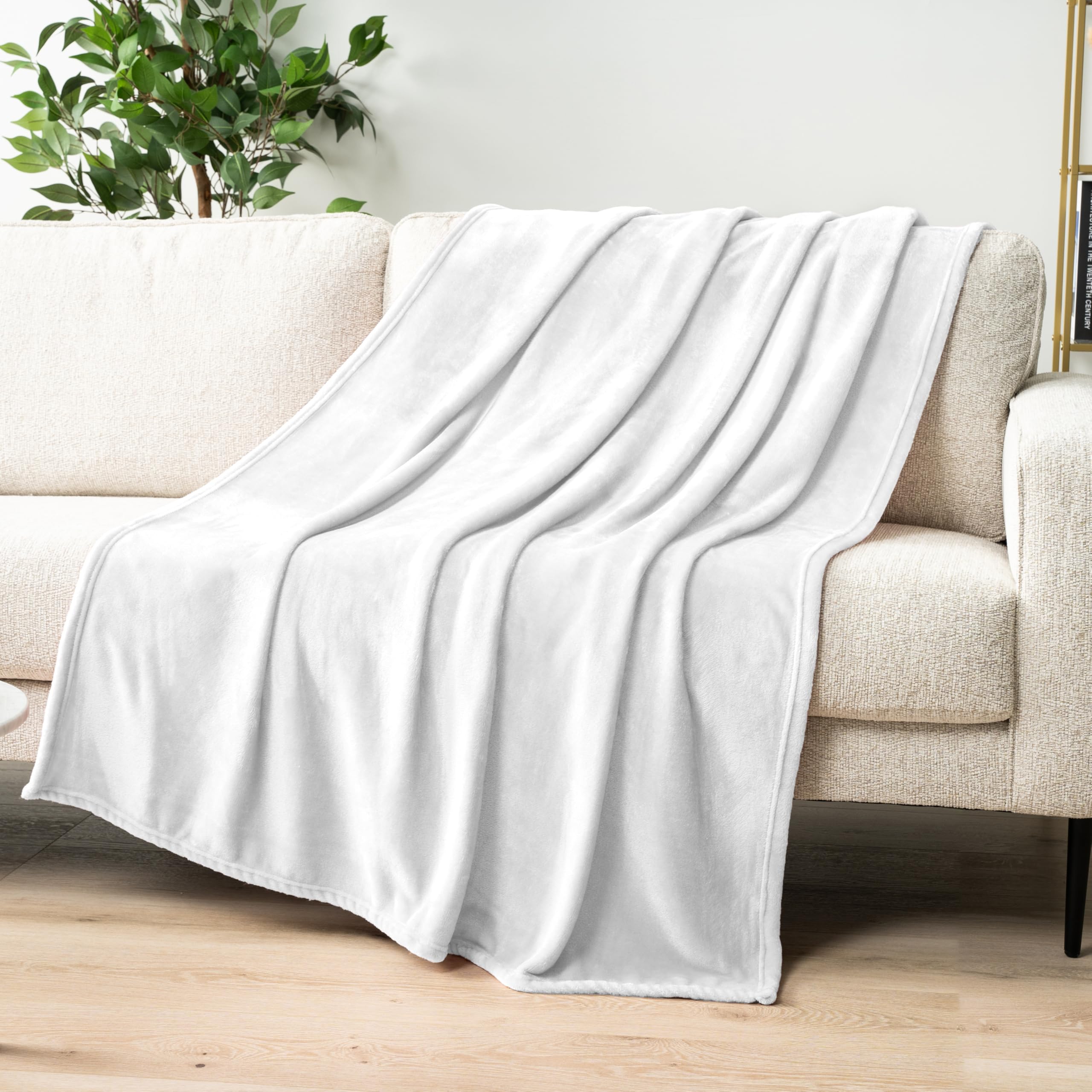 PAVILIA Orange Fleece Throw Blanket for Couch, Coral Peach Soft Fuzzy Fall Flannel Throw for Sofa, Luxury Plush Microfiber Bed Blanket, Cozy Home Halloween Velvet Gift Blanket, 50x60