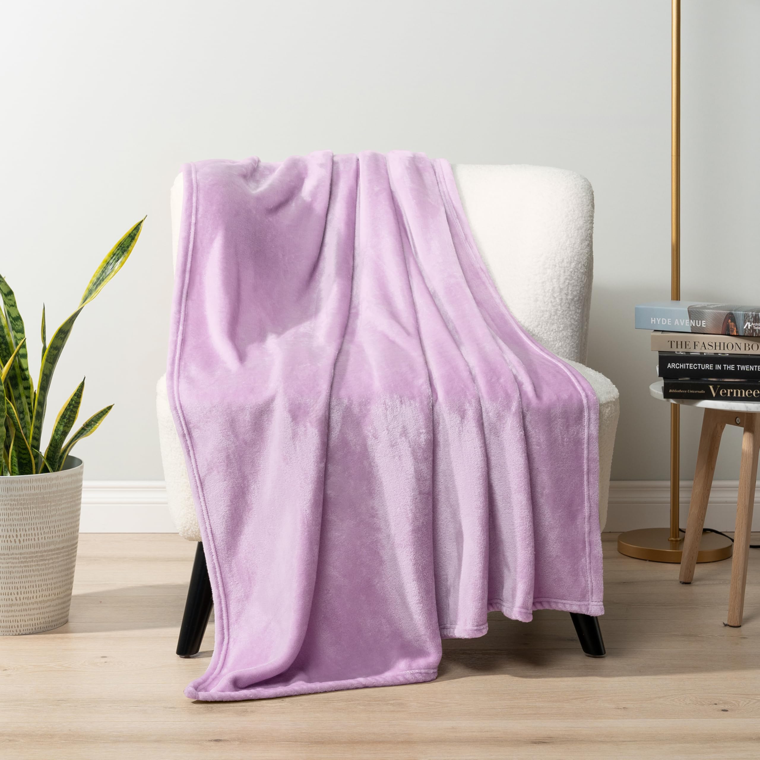 PAVILIA Orange Fleece Throw Blanket for Couch, Coral Peach Soft Fuzzy Fall Flannel Throw for Sofa, Luxury Plush Microfiber Bed Blanket, Cozy Home Halloween Velvet Gift Blanket, 50x60