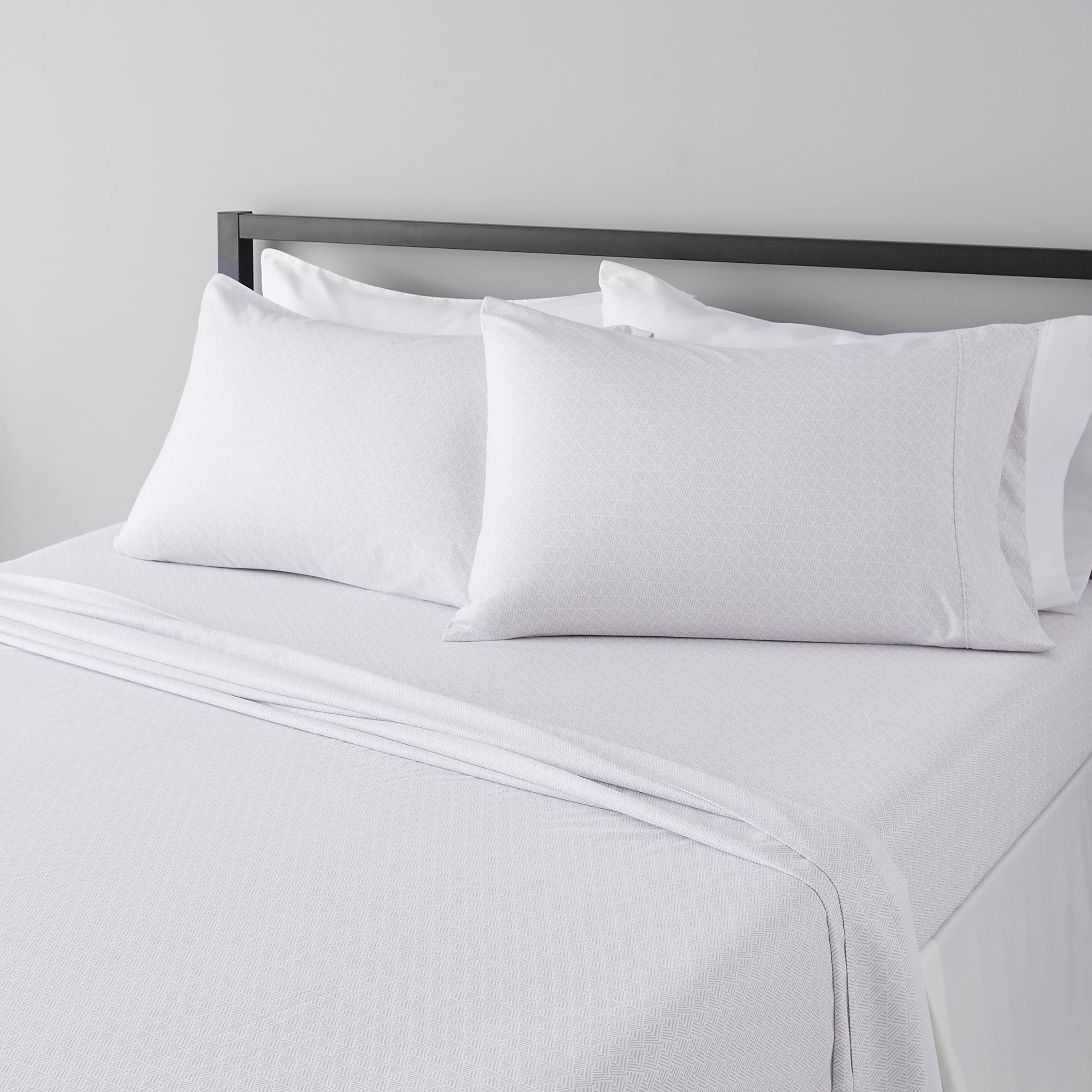 Amazon Basics Breathable, Wrinkle Free Lightweight Microfiber 4-Piece Bed Sheet Set with 14-Inch Deep Pockets, Includes Comfortable Pillowcases, Queen, Peachy Coral, Solid