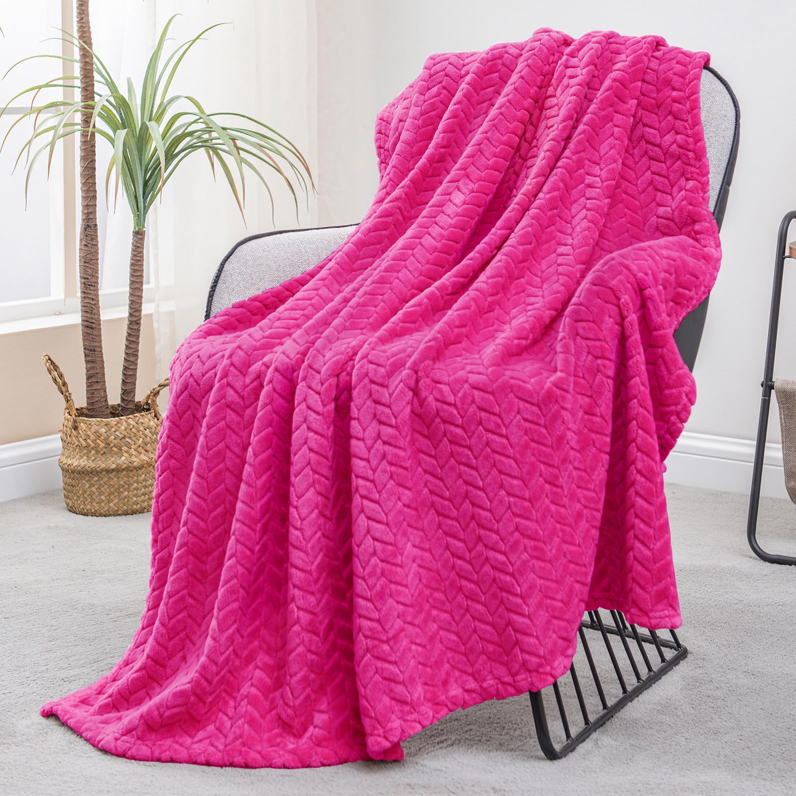 Exclusivo Mezcla Fleece Throw Blanket for Couch Sofa Bedroom, Soft Fuzzy Plush Warm Lightweight Jacquard Flannel Throws for Women, 50x70 Inches, Pink
