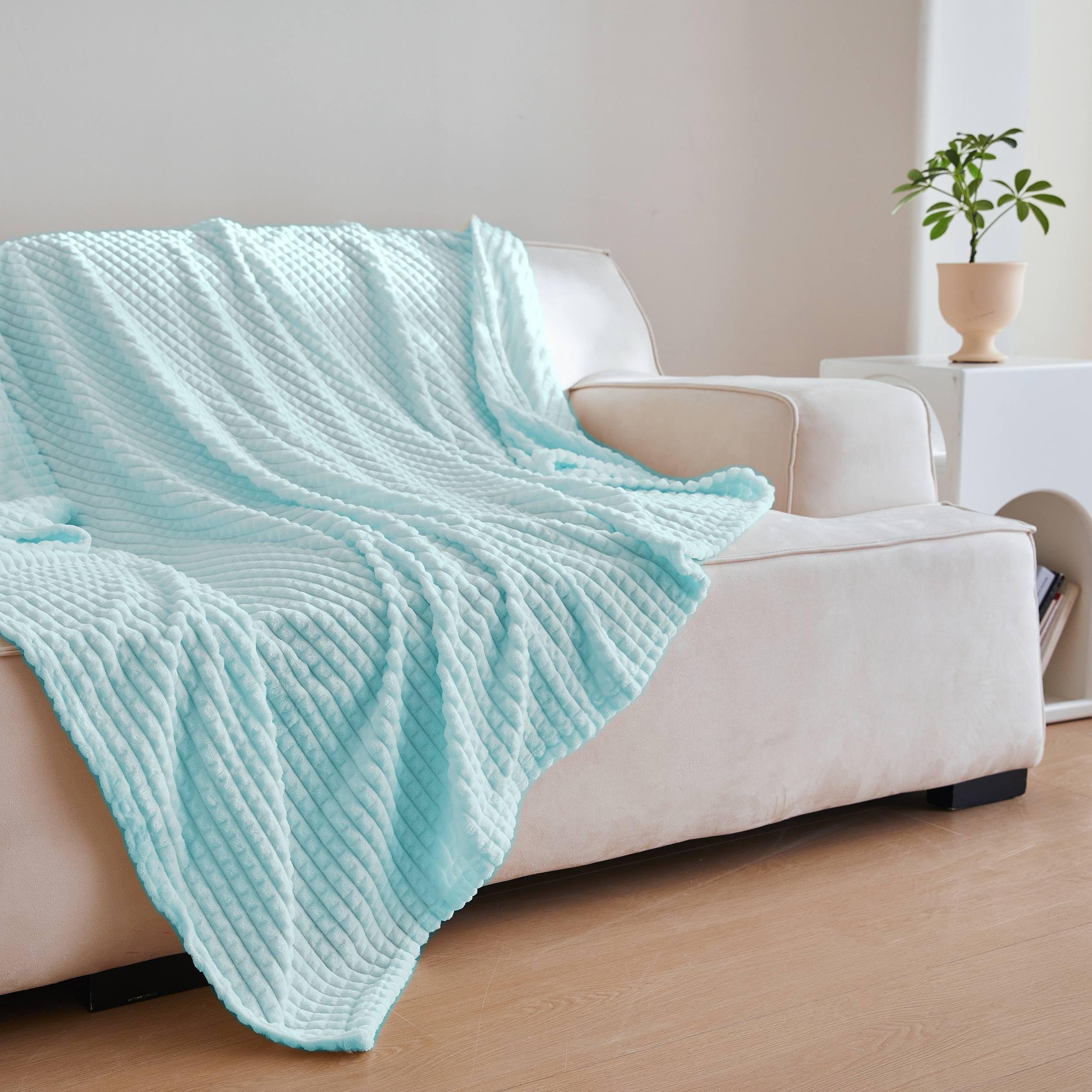 Simple&Opulence Coral Red Throw Blanket for Couch-Super Soft Fluffy Blankets for Women 50x70 Inches Cozy Lightweight Fleece Blanket for Home Decor