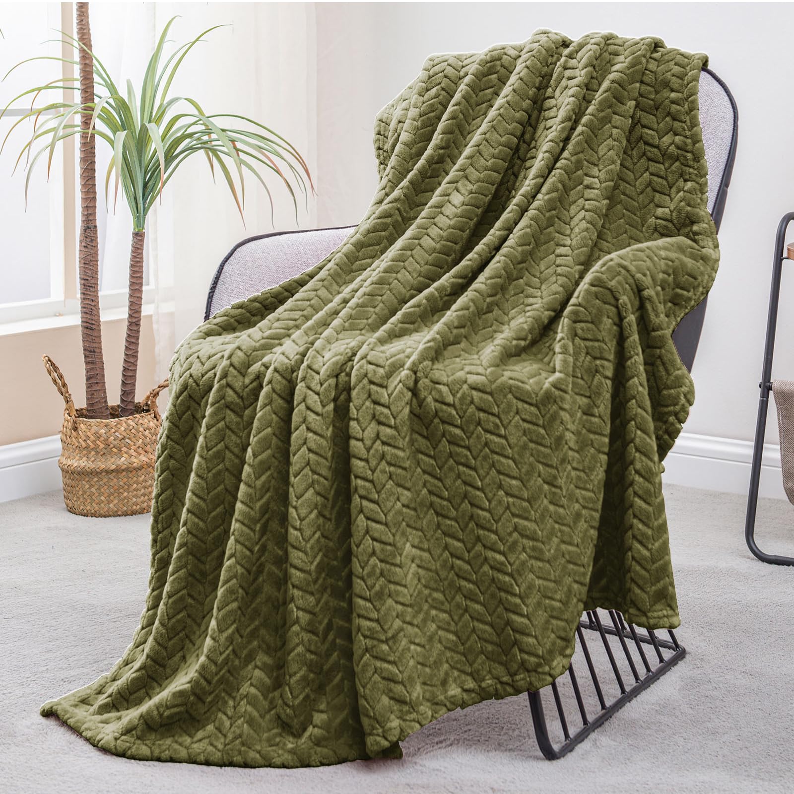 Exclusivo Mezcla Fleece Throw Blanket for Couch Sofa Bedroom, Soft Fuzzy Plush Warm Lightweight Jacquard Flannel Throws for Women, 50x70 Inches, Pink
