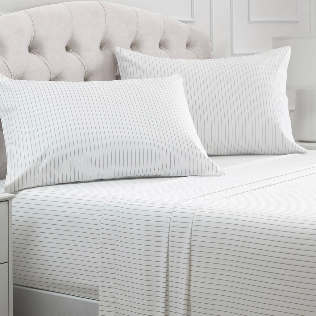 Mellanni Queen Sheets Set - 4 PC Iconic Collection Bedding - Hotel Luxury, Extra Soft, Cooling Bed Sheets - Wrinkle, Fade, Stain Resistant (Queen, White)