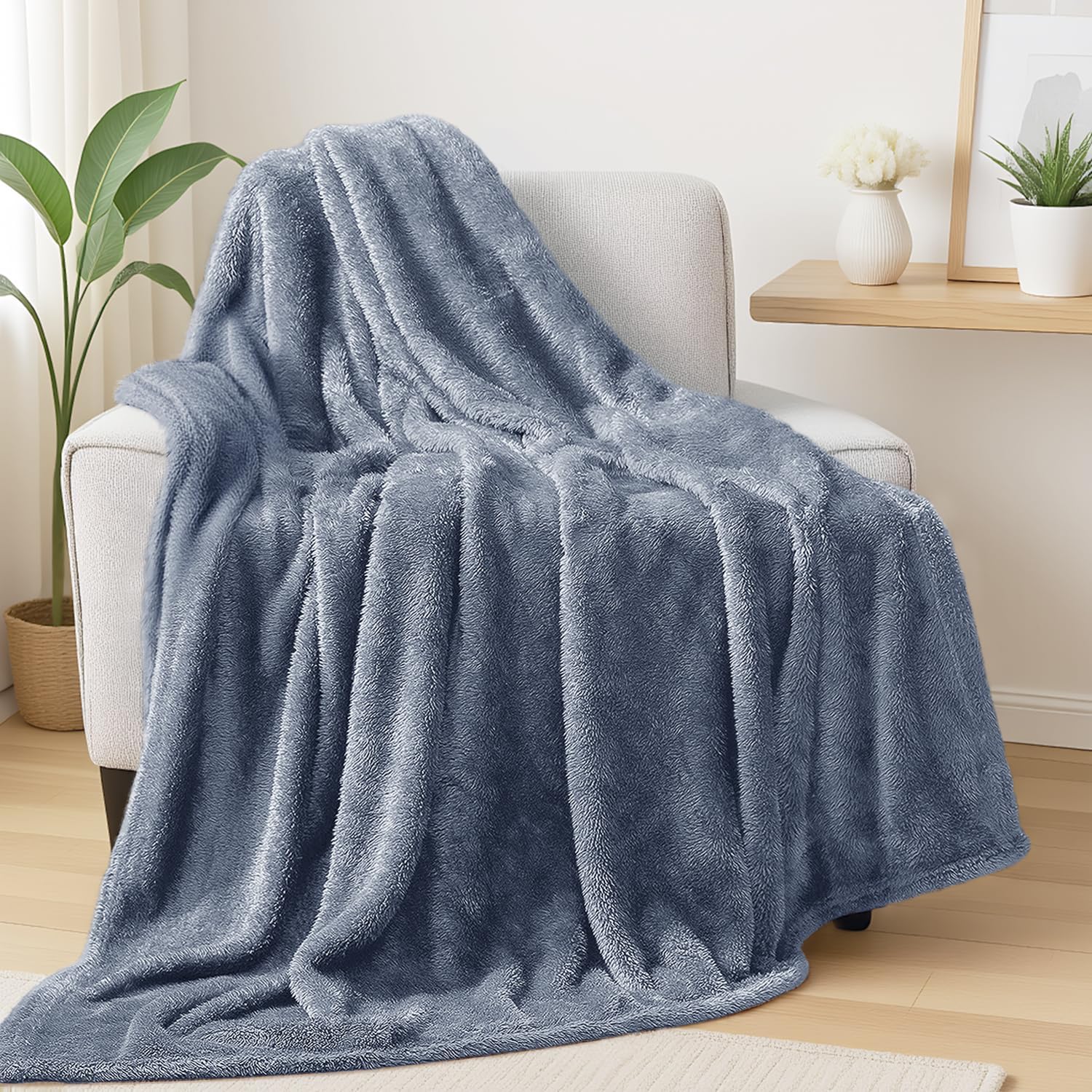 Exclusivo Mezcla Plush Fuzzy Fleece Throw Blanket Extra Large, Super Soft, Fluffy and Warm Blankets for Couch, Bed, All Season Use (50x70 Inches, Pink)