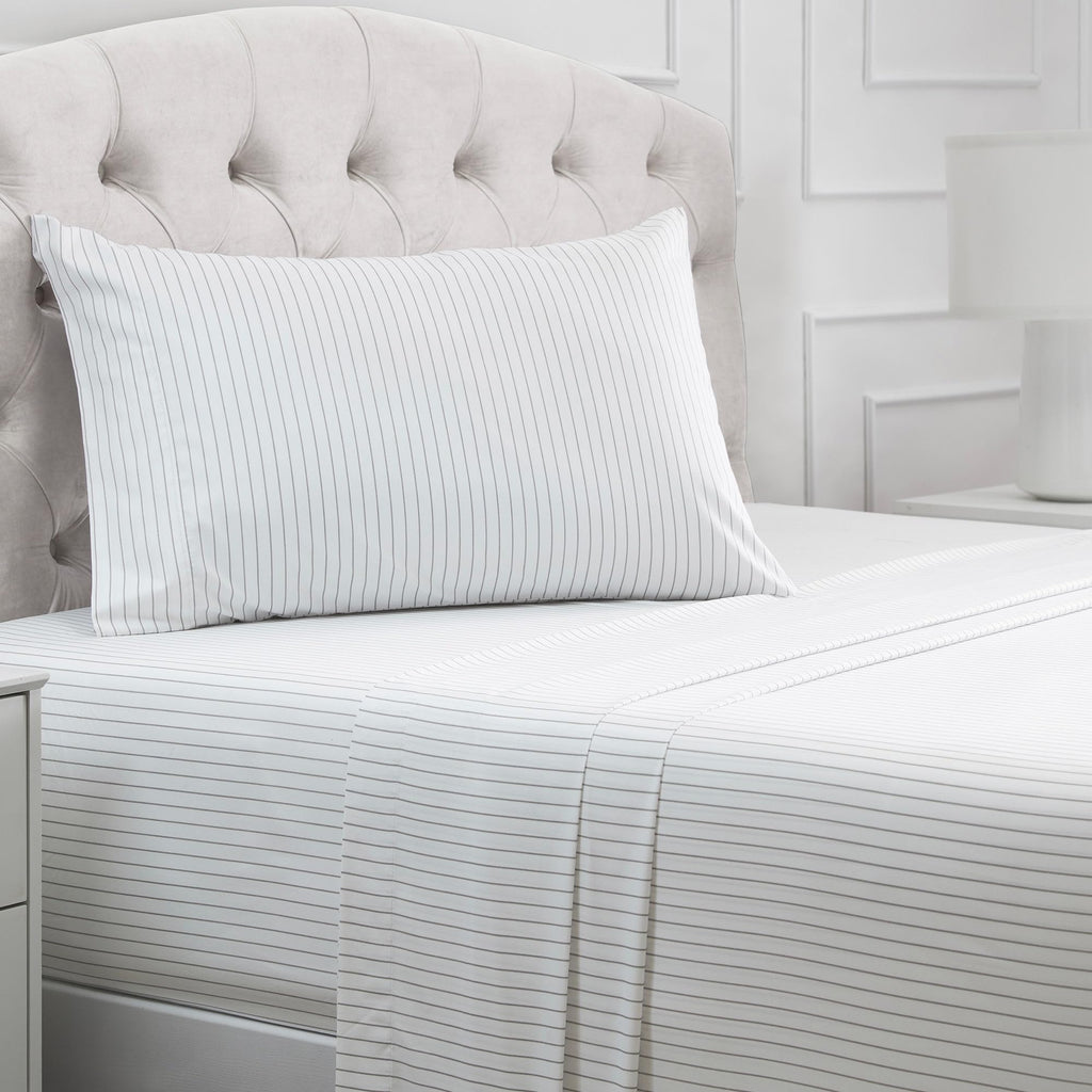 Mellanni Queen Sheets Set - 4 PC Iconic Collection Bedding - Hotel Luxury, Extra Soft, Cooling Bed Sheets - Wrinkle, Fade, Stain Resistant (Queen, White)