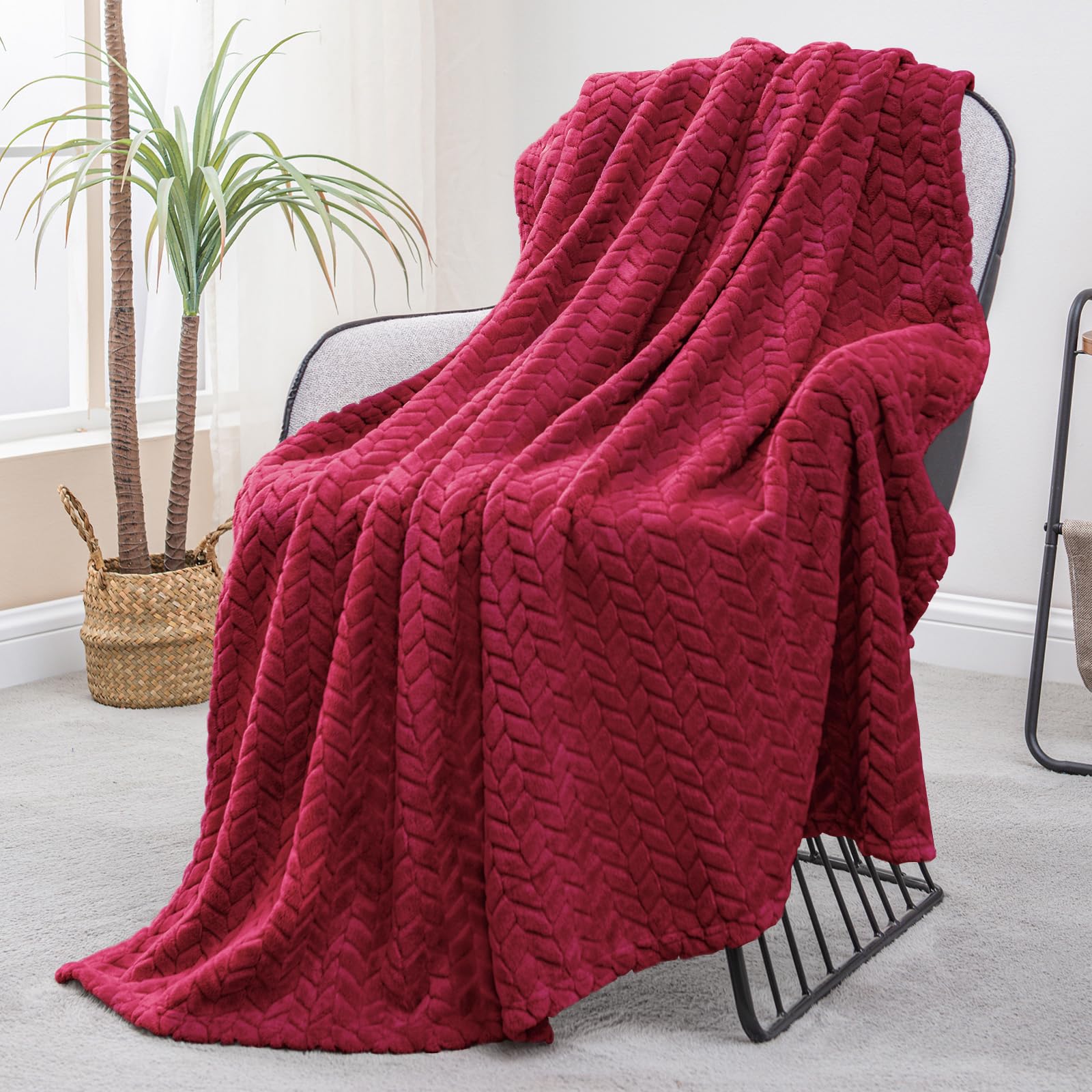 Exclusivo Mezcla Fleece Throw Blanket for Couch Sofa Bedroom, Soft Fuzzy Plush Warm Lightweight Jacquard Flannel Throws for Women, 50x70 Inches, Pink