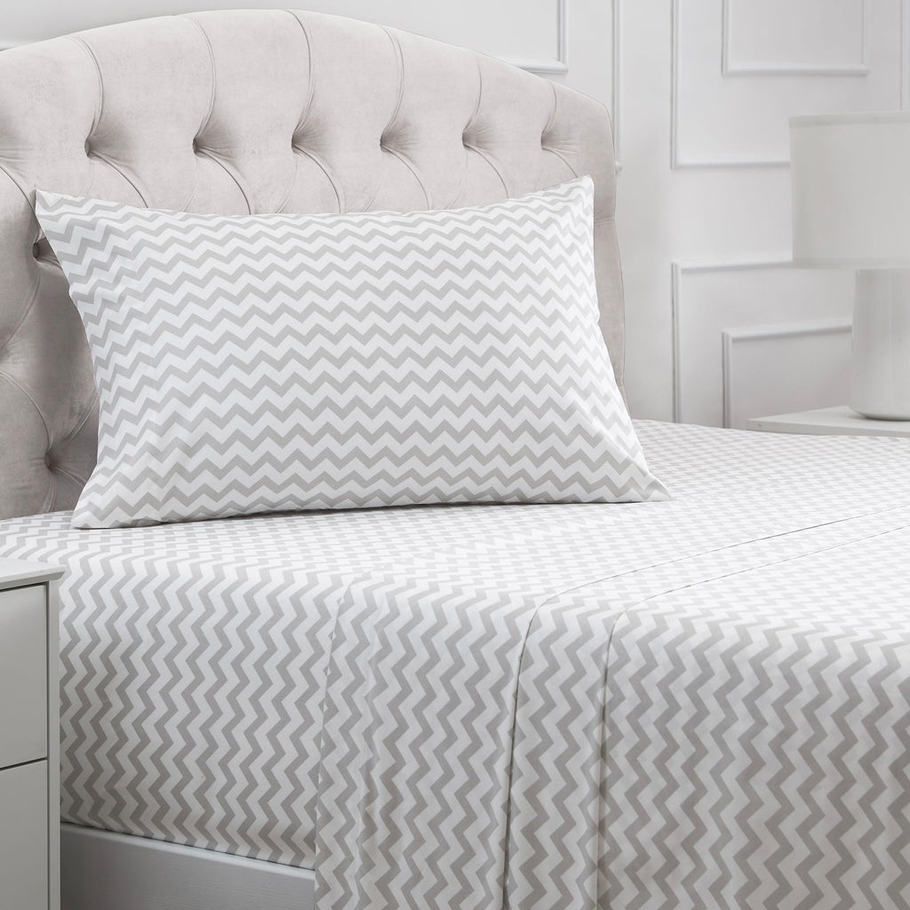 Mellanni Queen Sheets Set - 4 PC Iconic Collection Bedding - Hotel Luxury, Extra Soft, Cooling Bed Sheets - Wrinkle, Fade, Stain Resistant (Queen, White)